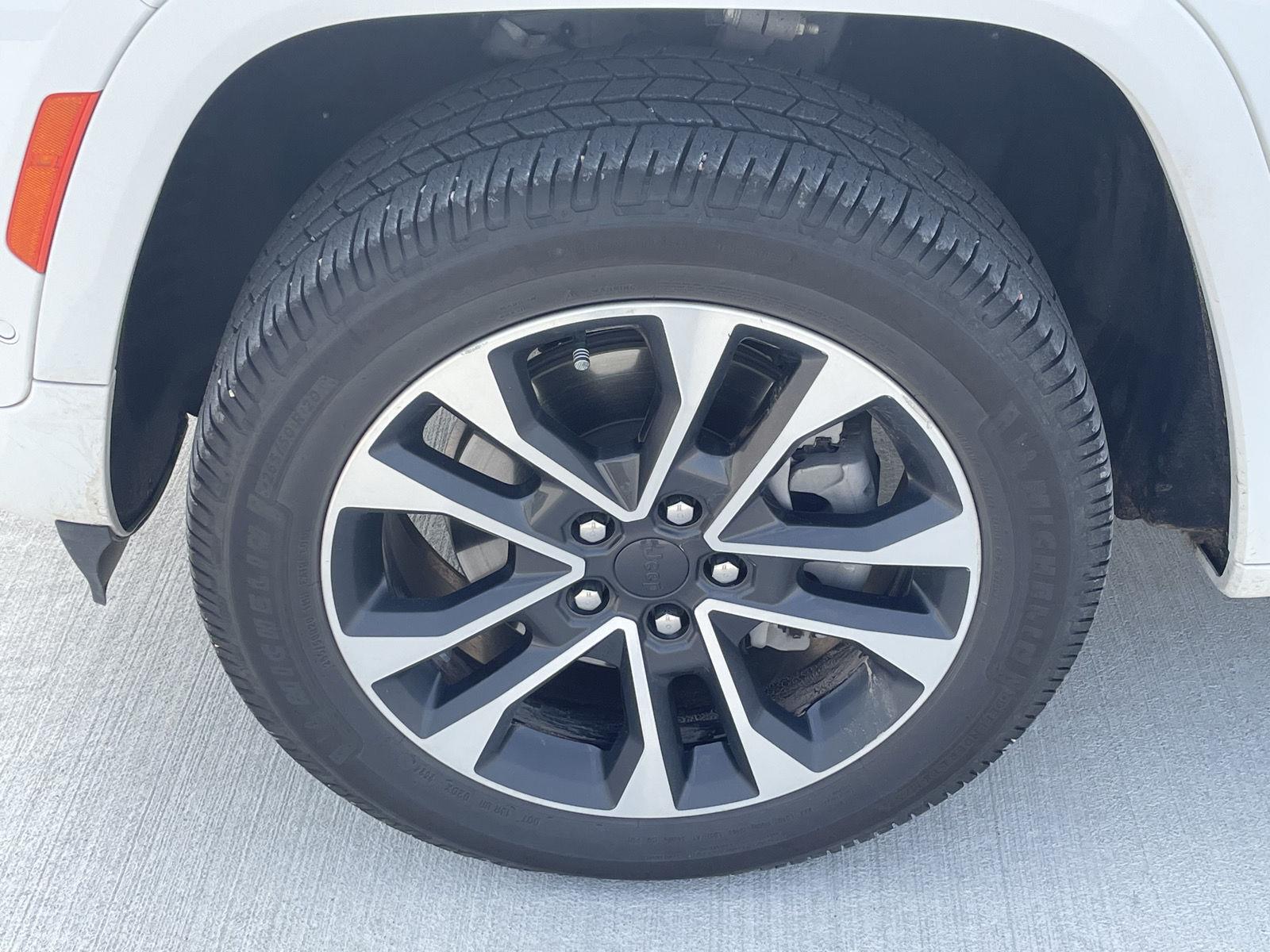 Vehicle photo 10