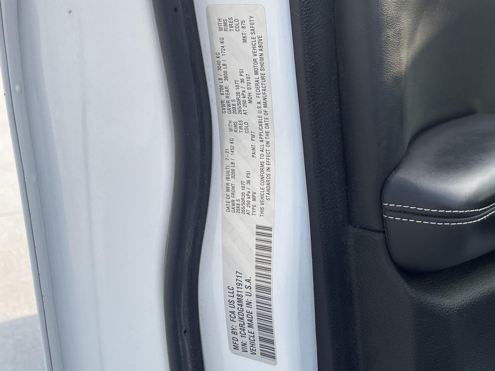 Vehicle photo 11