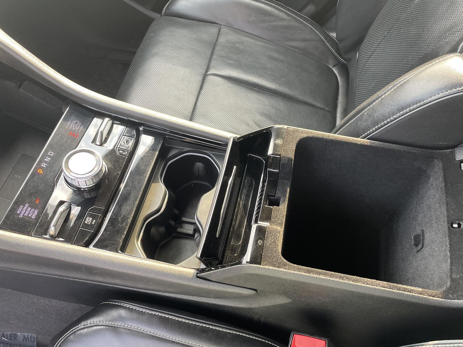 Vehicle photo 17