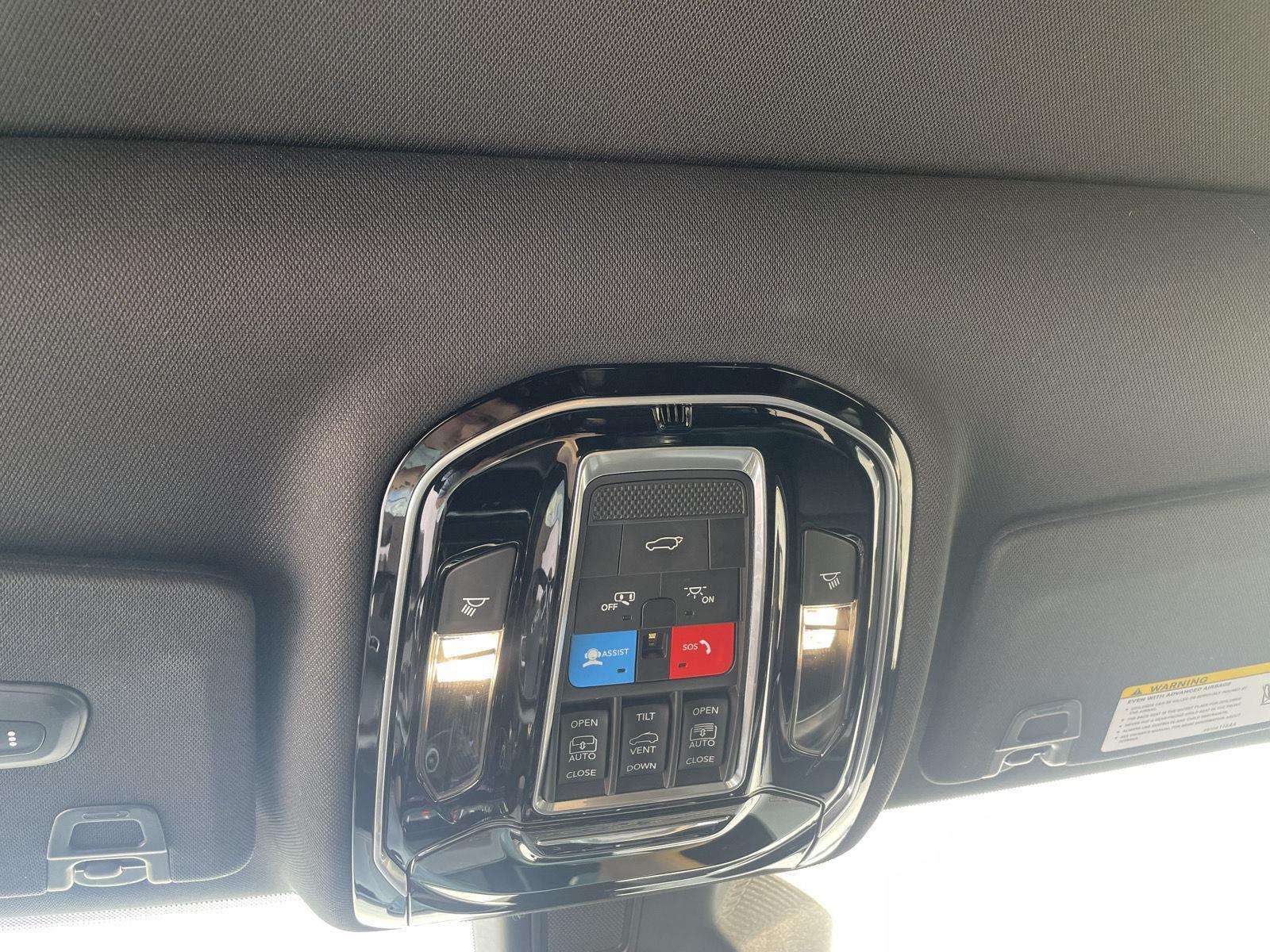 Vehicle photo 18