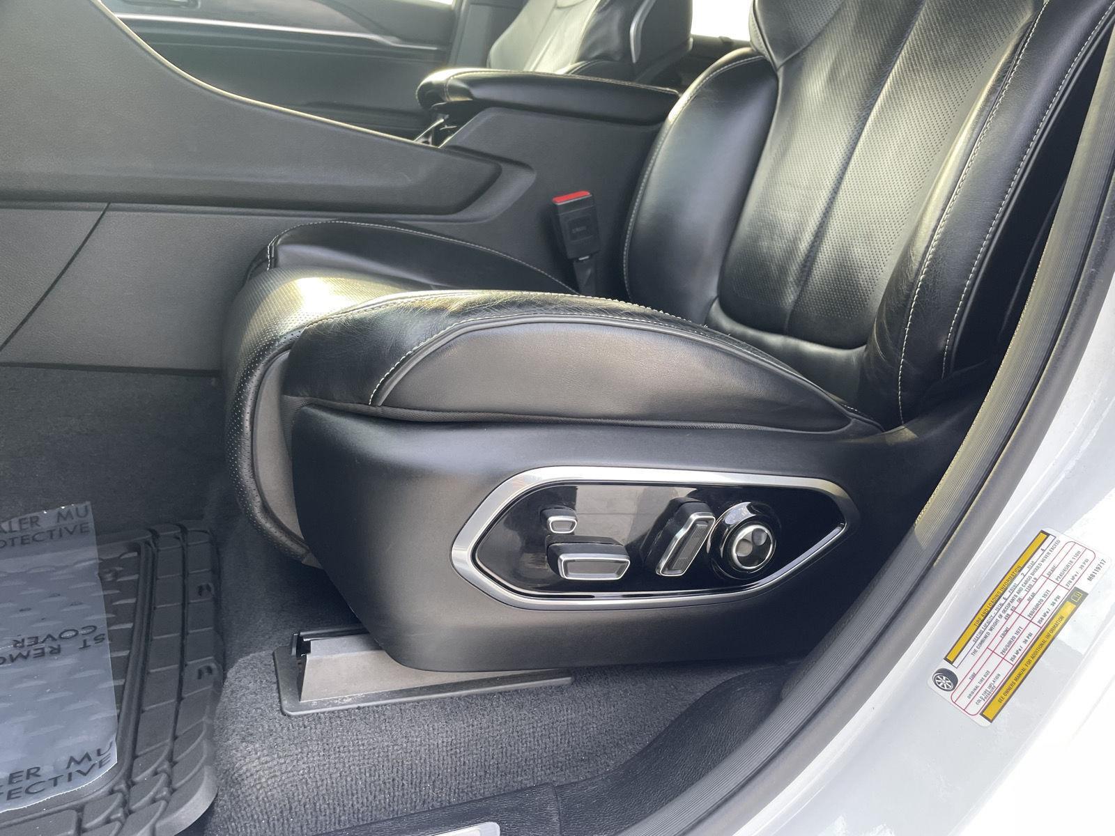 Vehicle photo 19