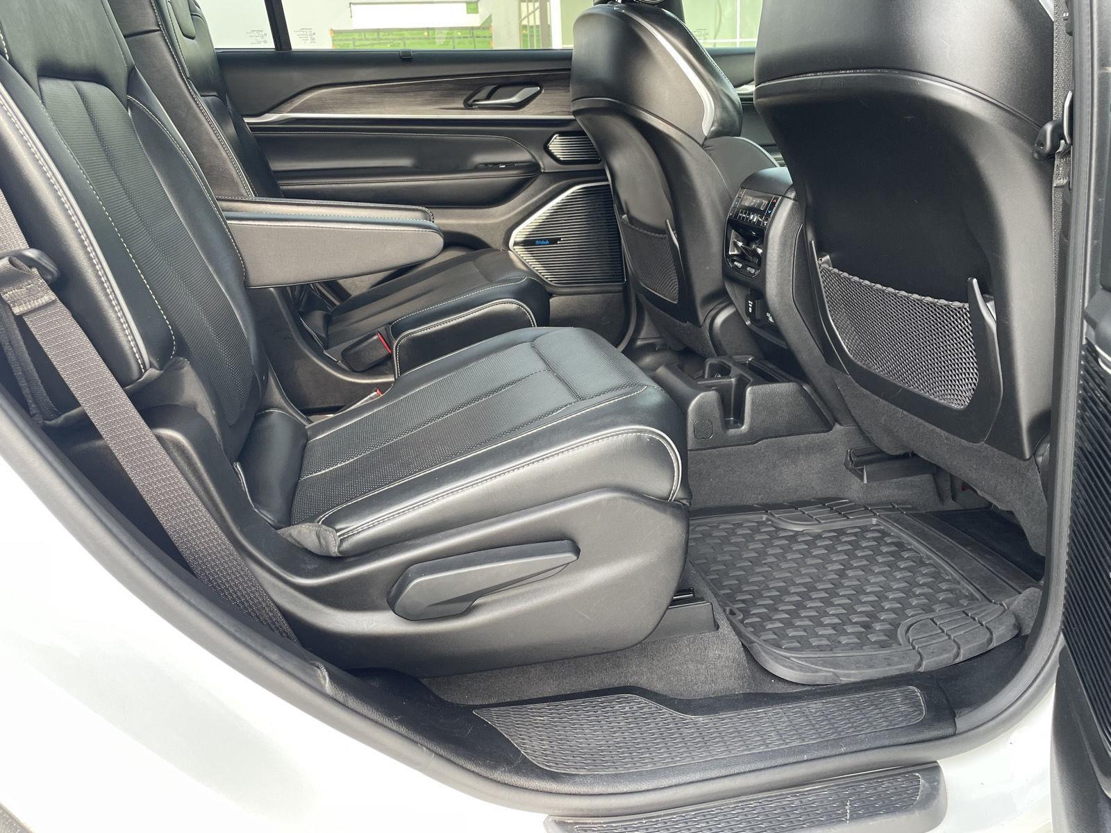 Vehicle photo 23