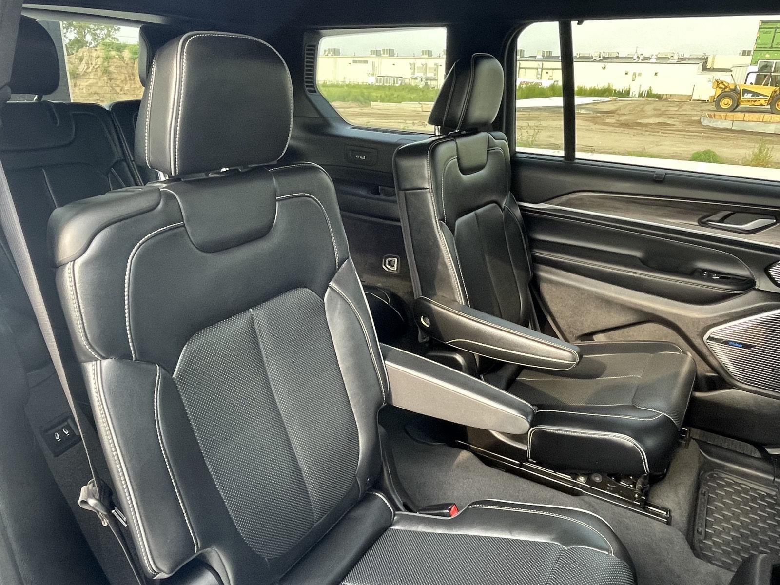 Vehicle photo 24