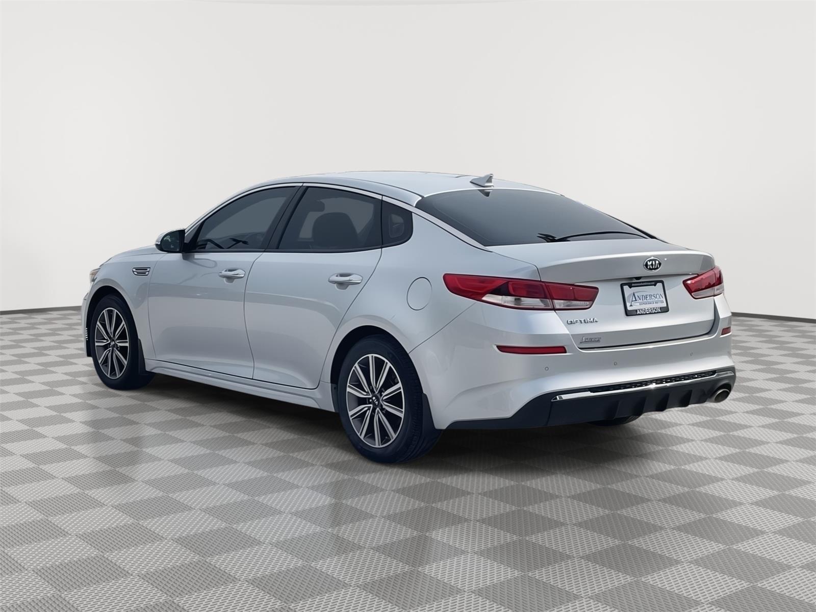 Vehicle photo 4