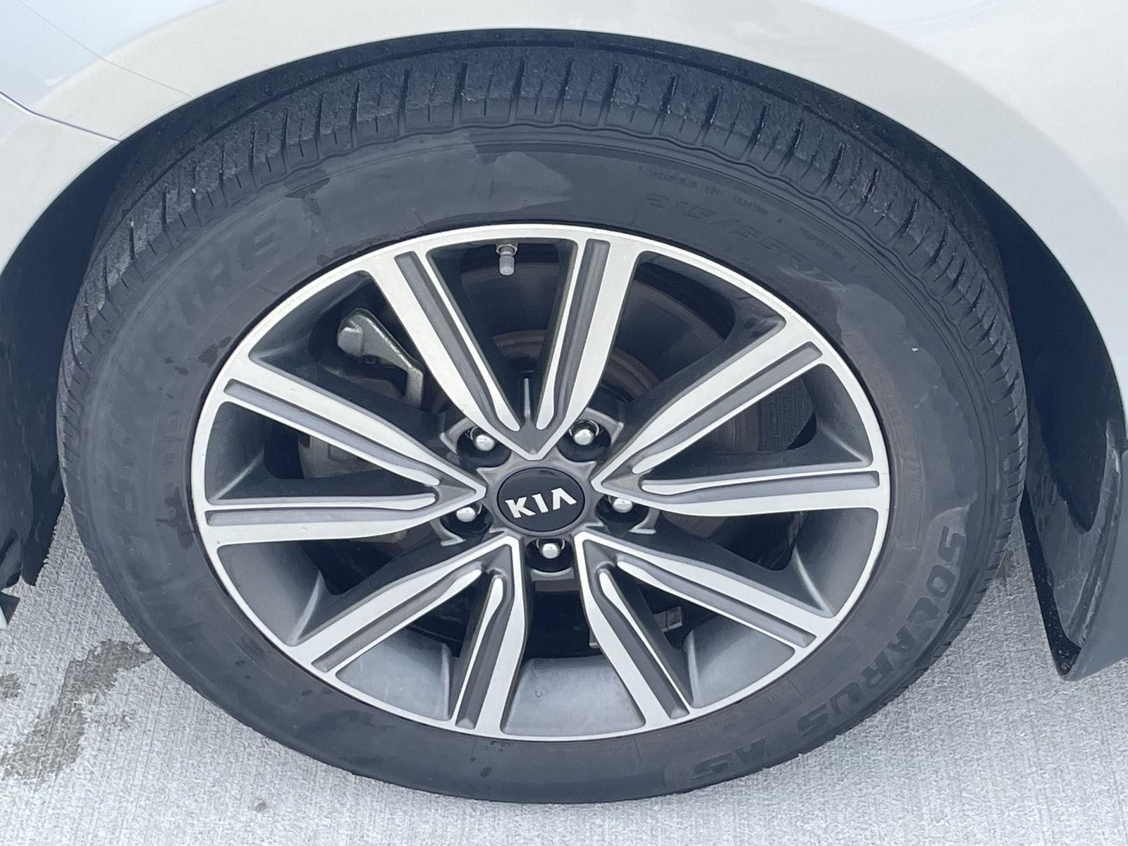 Vehicle photo 10