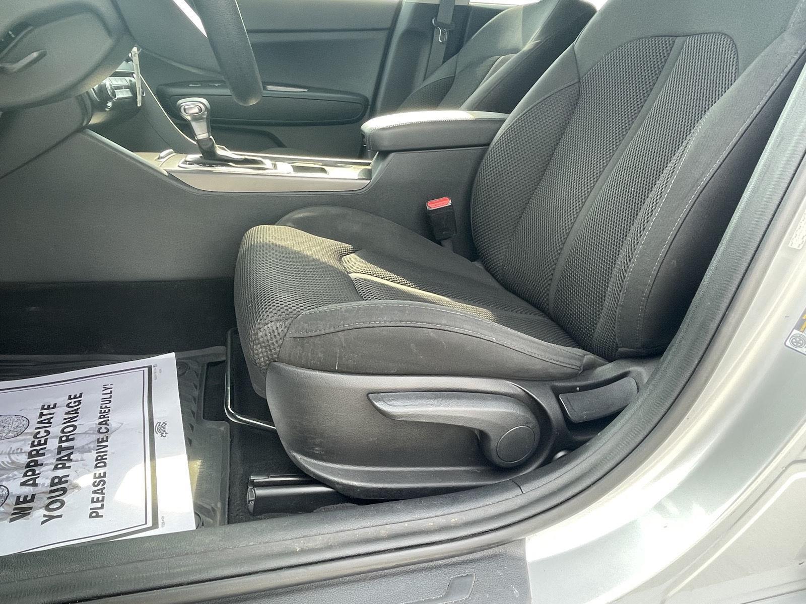 Vehicle photo 17