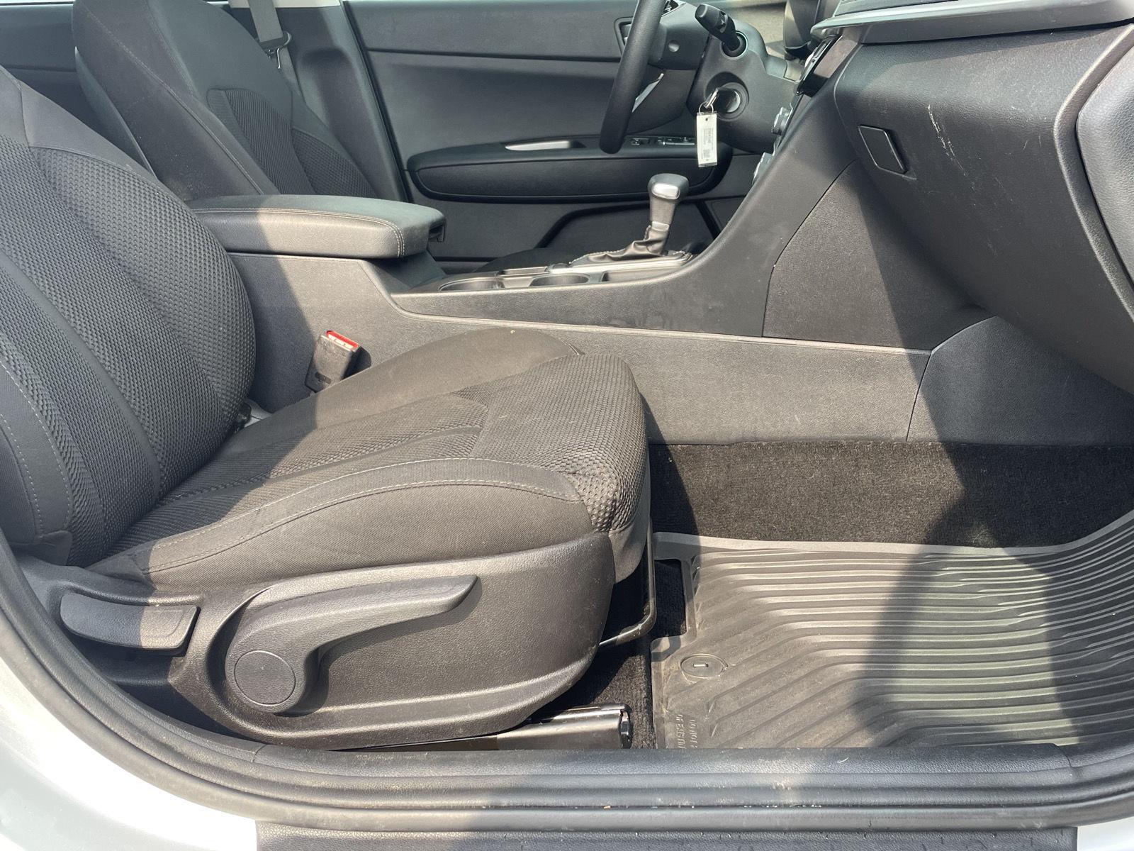 Vehicle photo 20