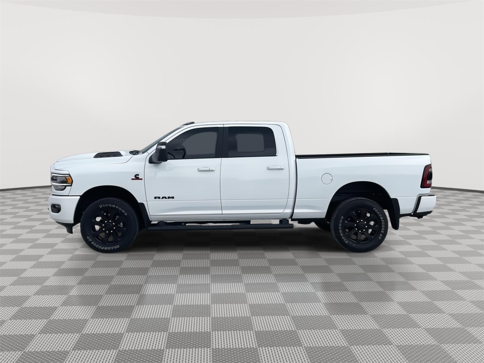 Vehicle photo 2