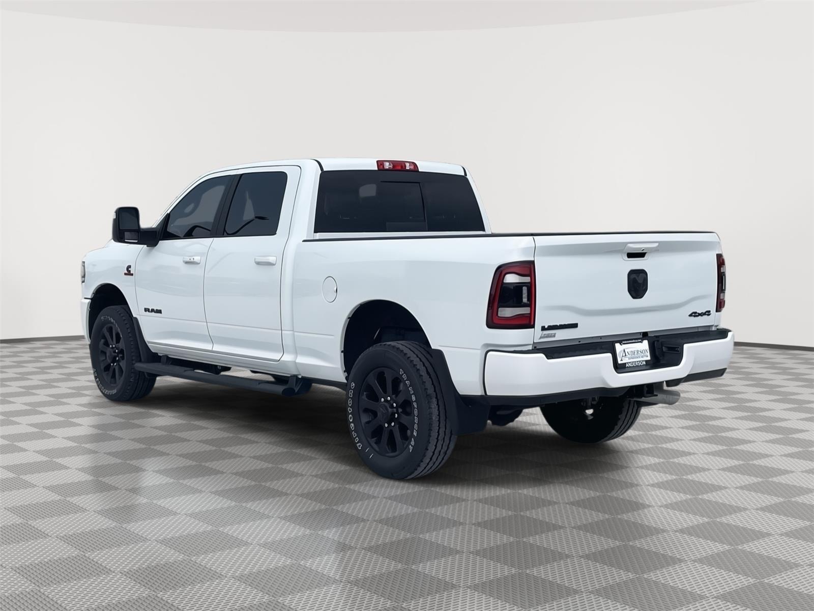Vehicle photo 4
