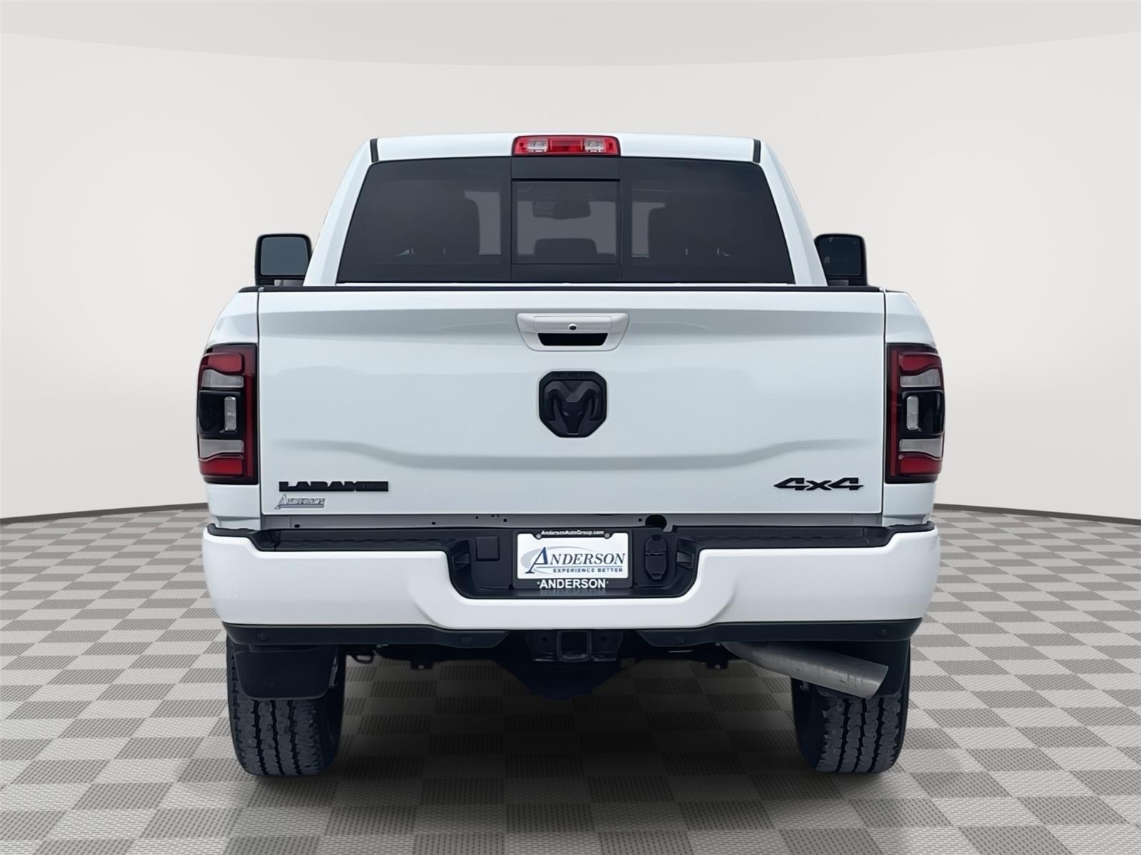 Vehicle photo 5