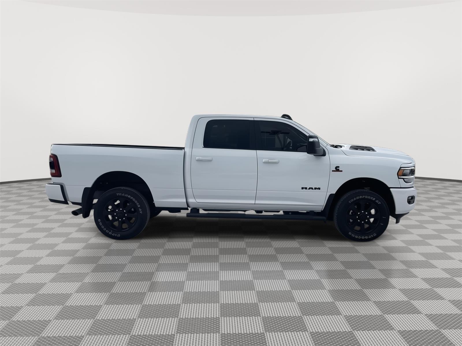 Vehicle photo 7