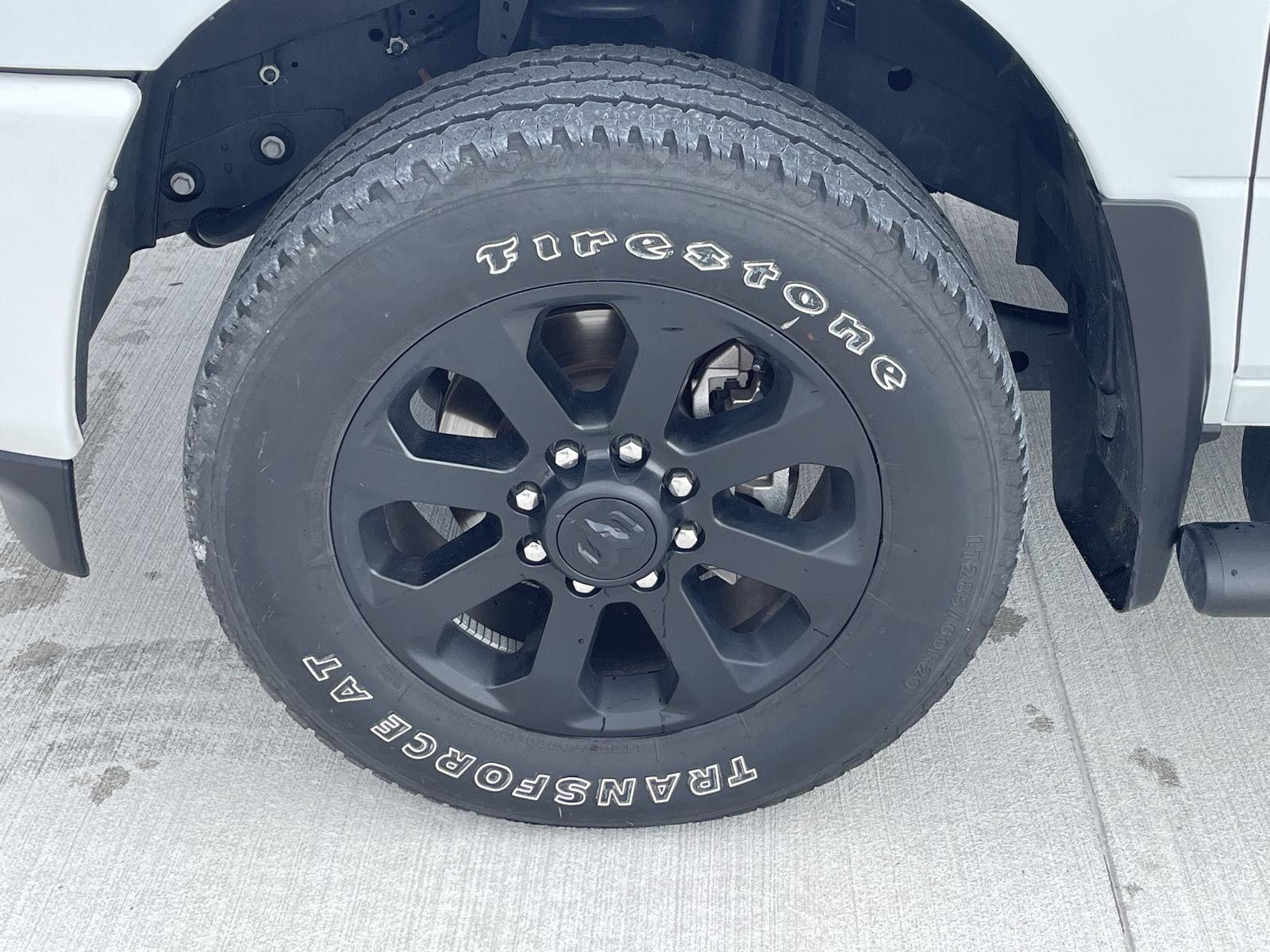 Vehicle photo 10