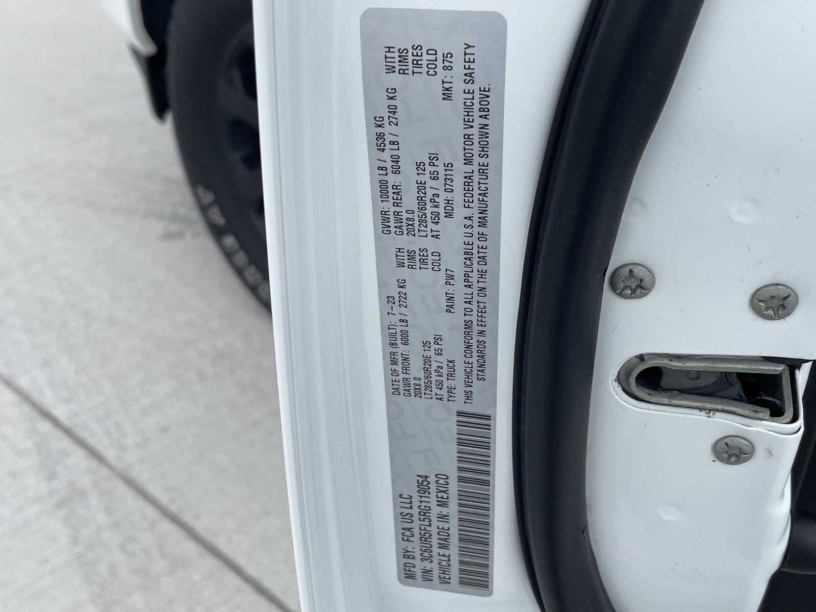 Vehicle photo 11