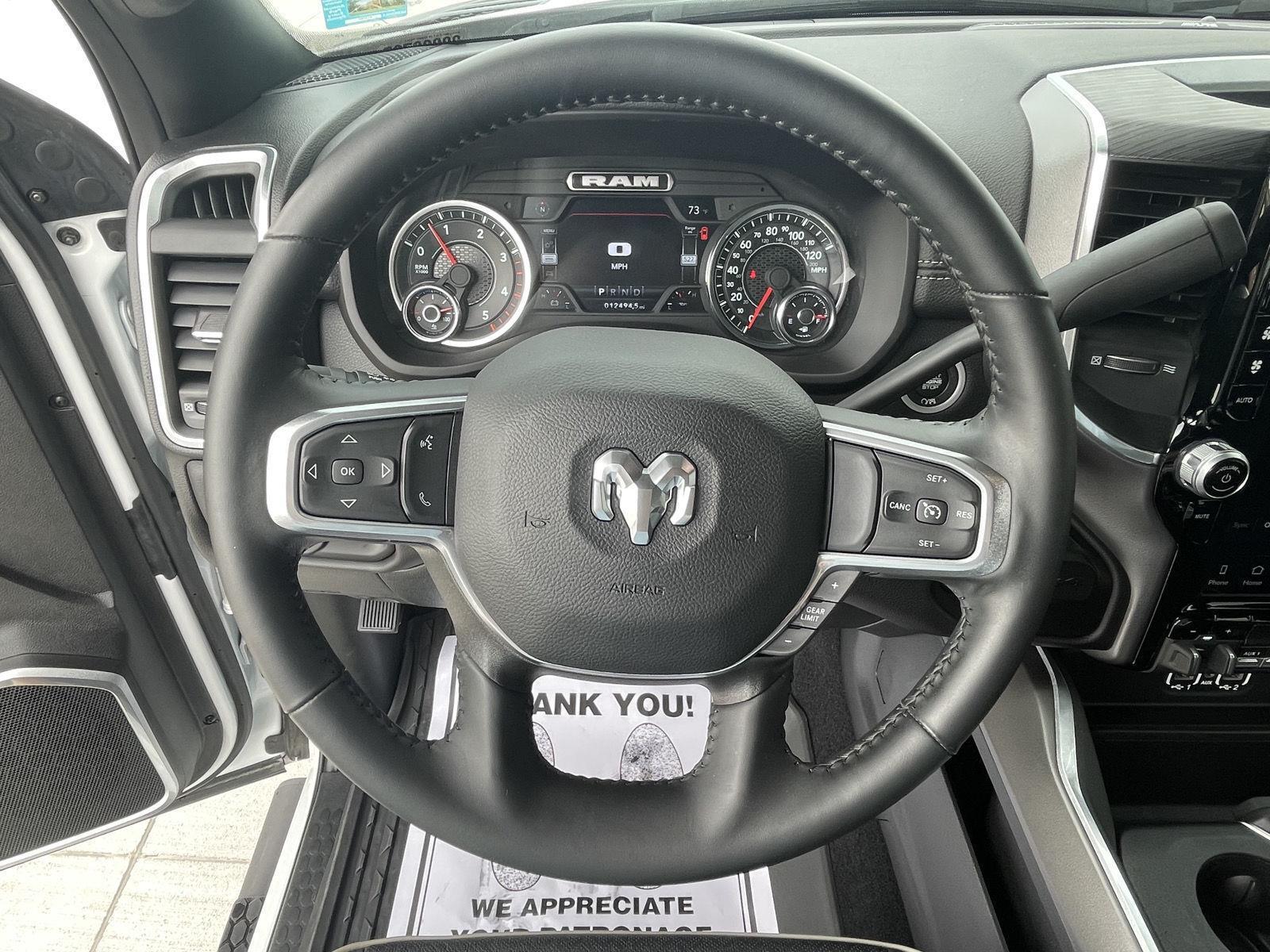 Vehicle photo 13