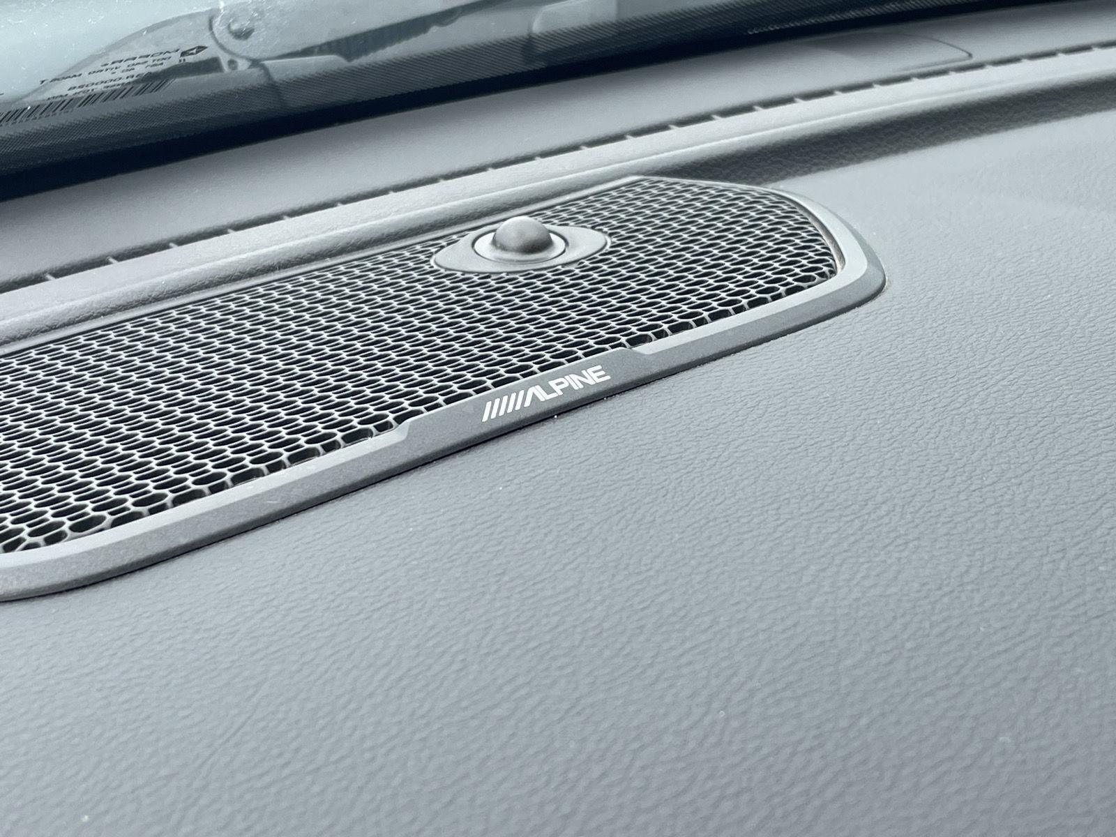 Vehicle photo 14