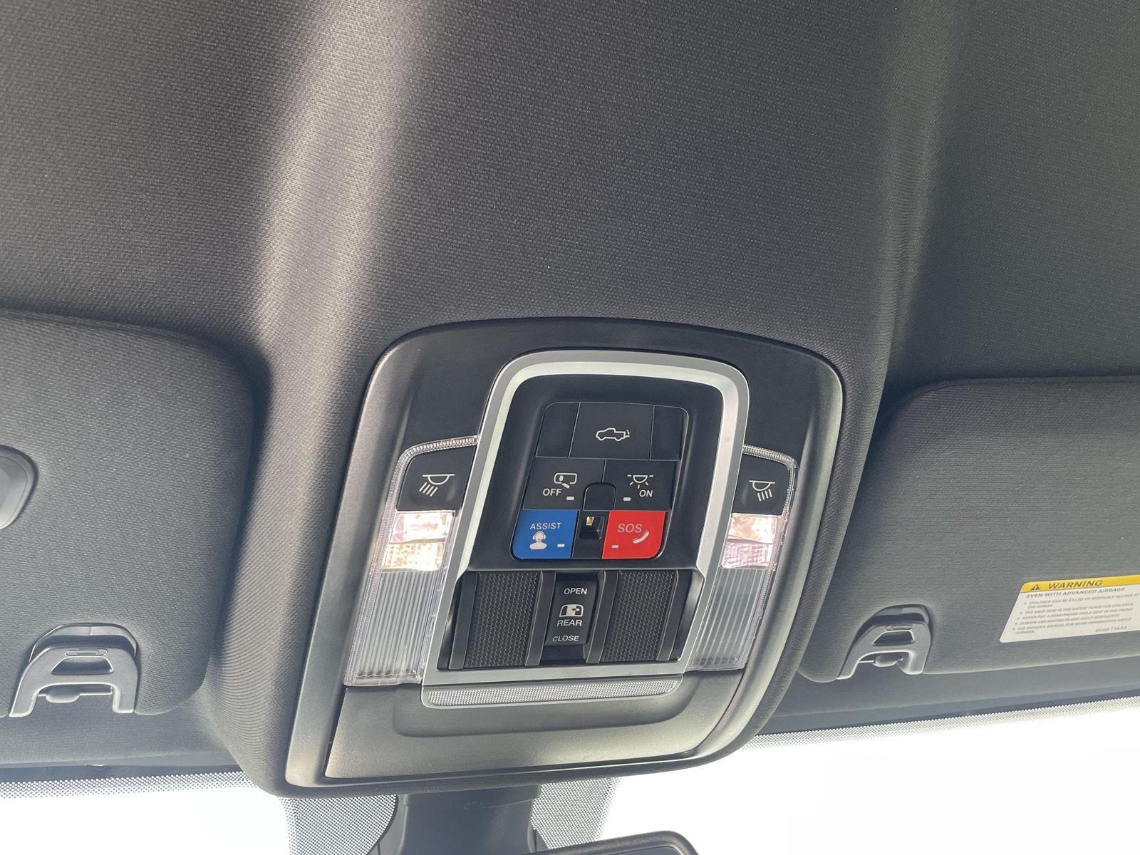 Vehicle photo 17