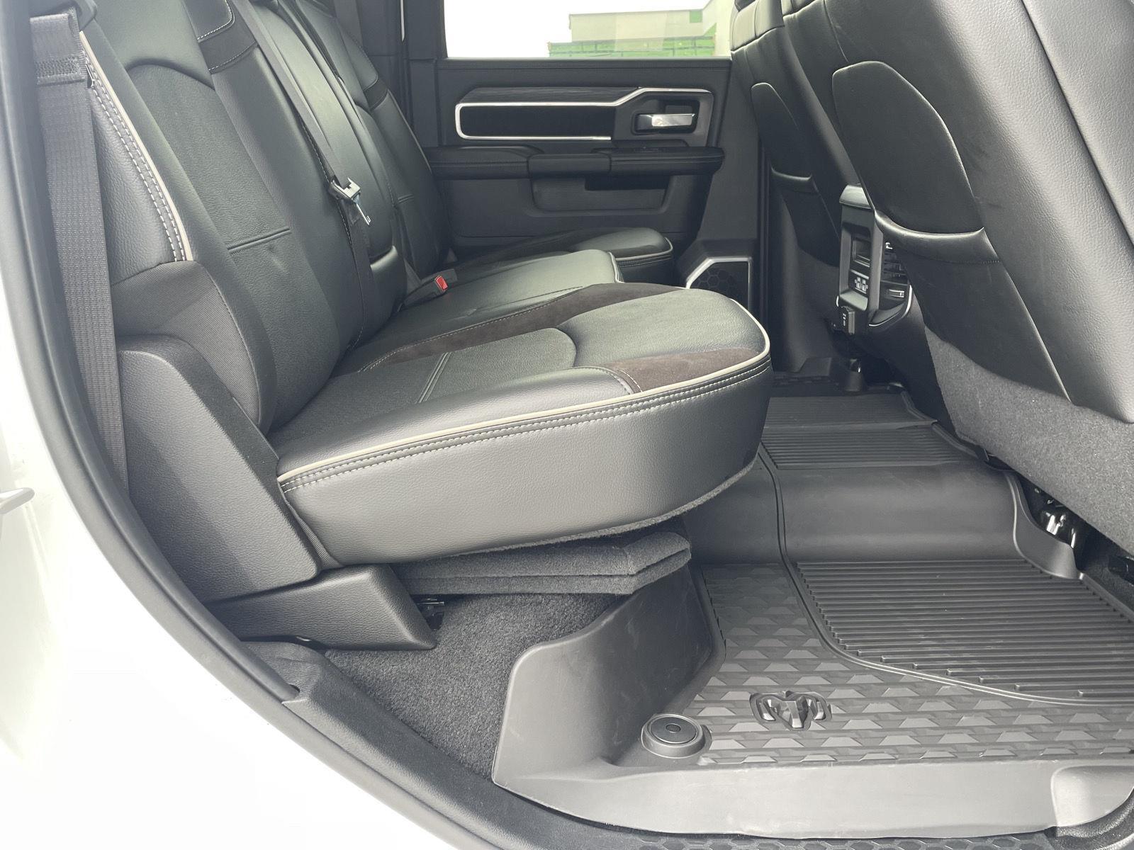 Vehicle photo 20