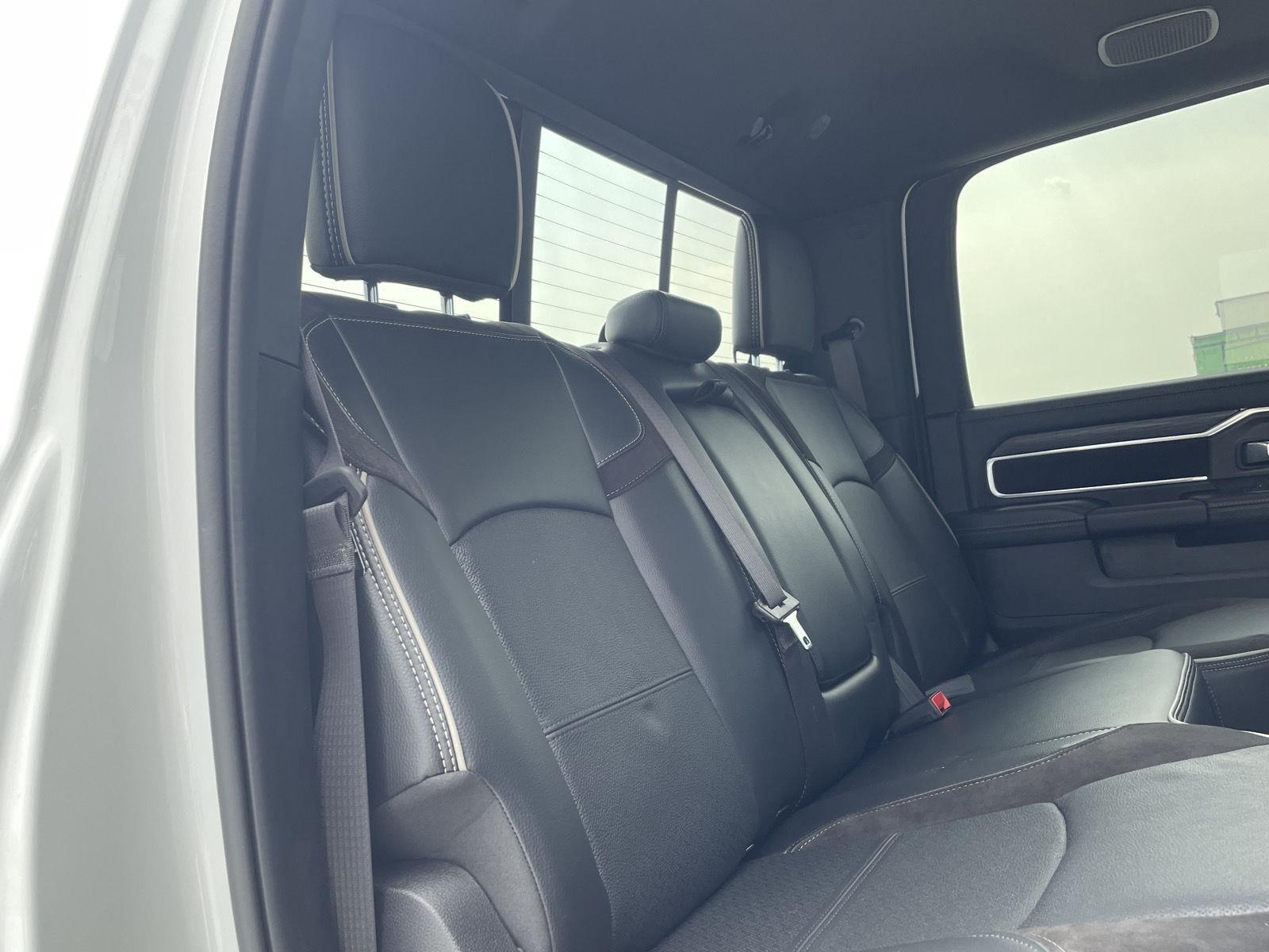 Vehicle photo 21