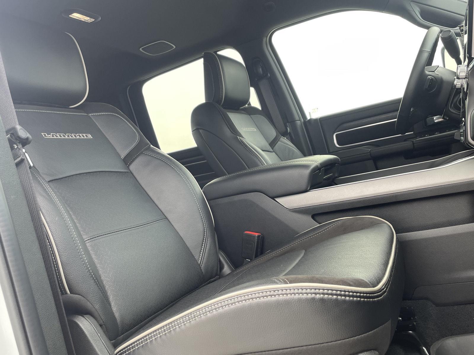 Vehicle photo 23