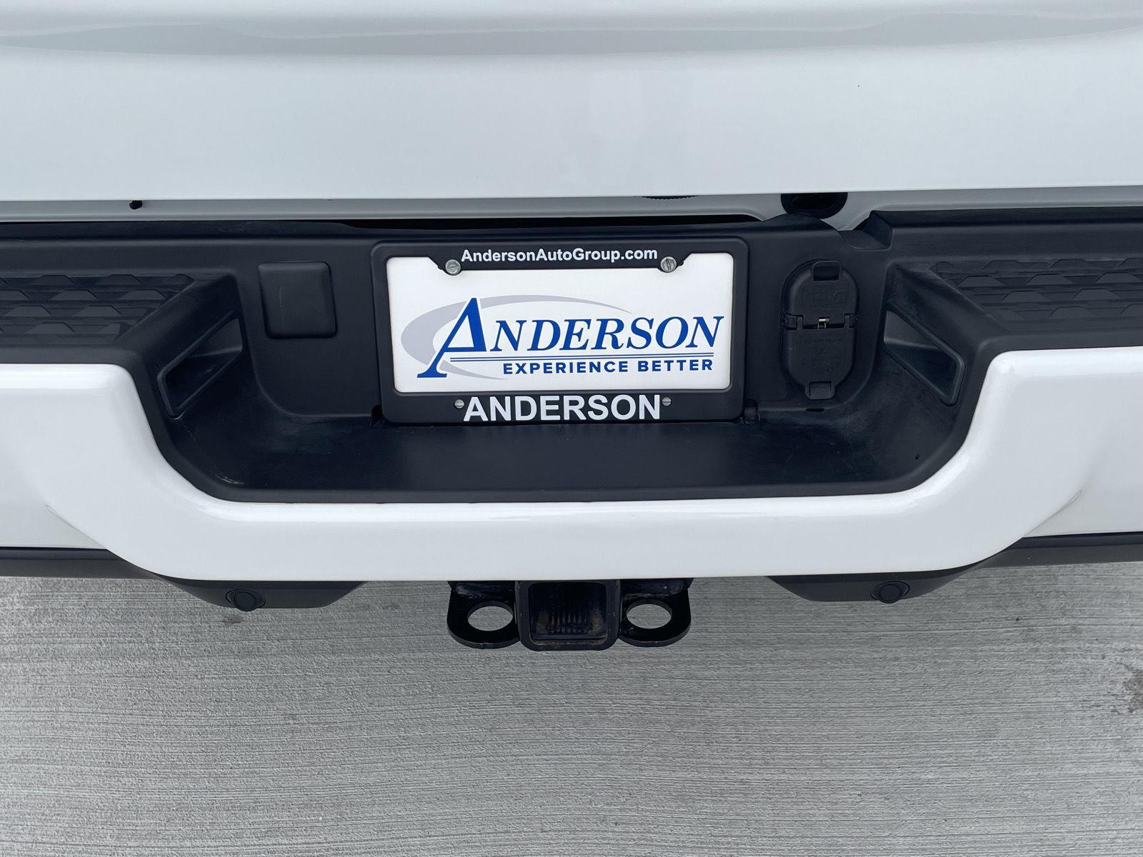 Vehicle photo 24