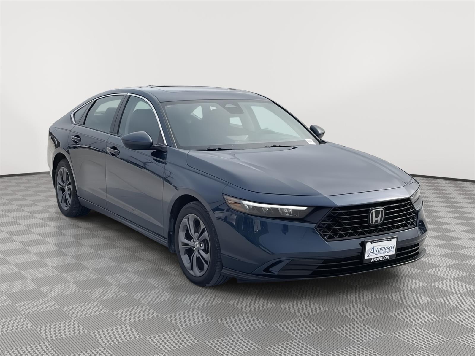 Vehicle photo 8