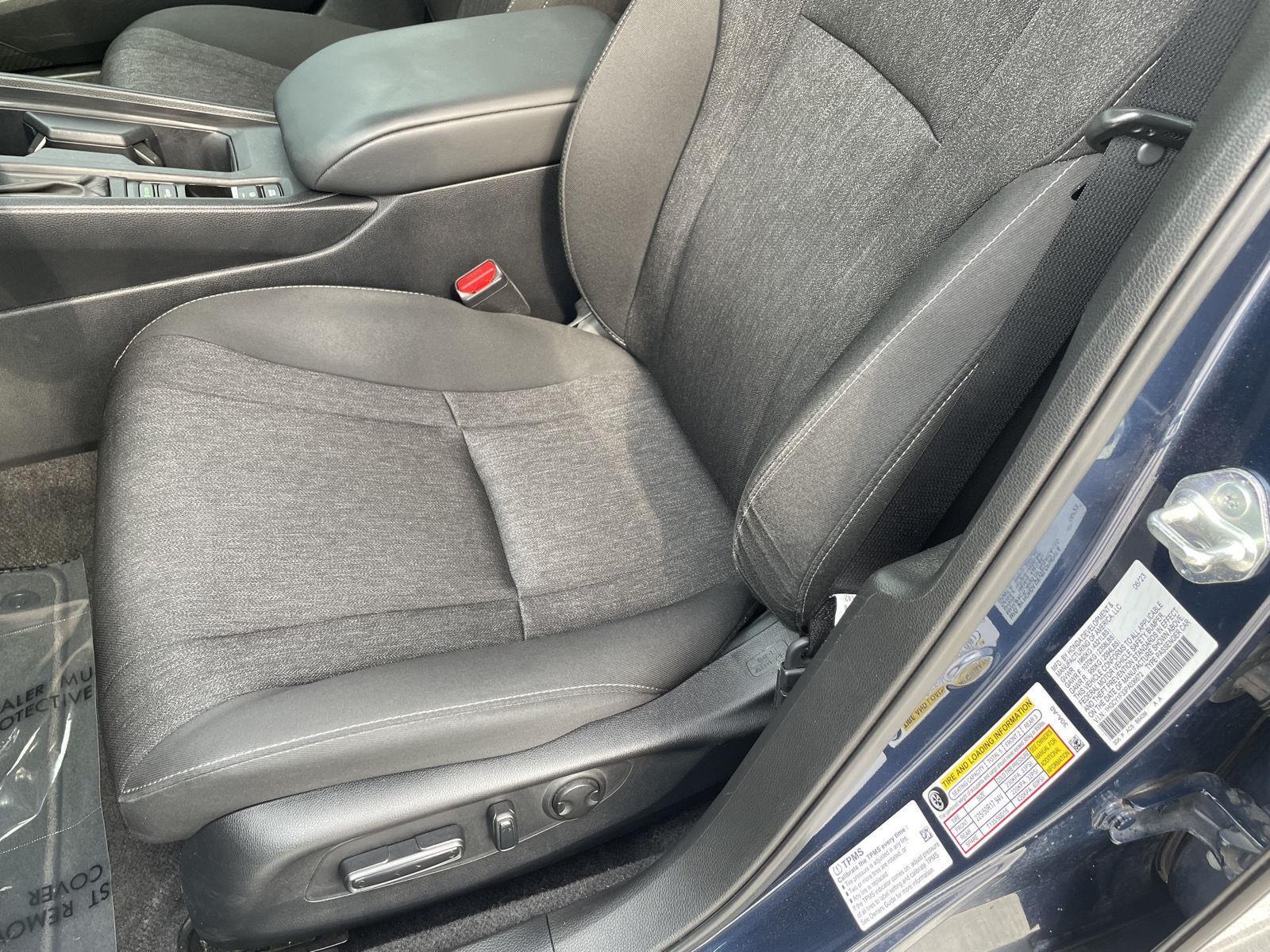 Vehicle photo 14
