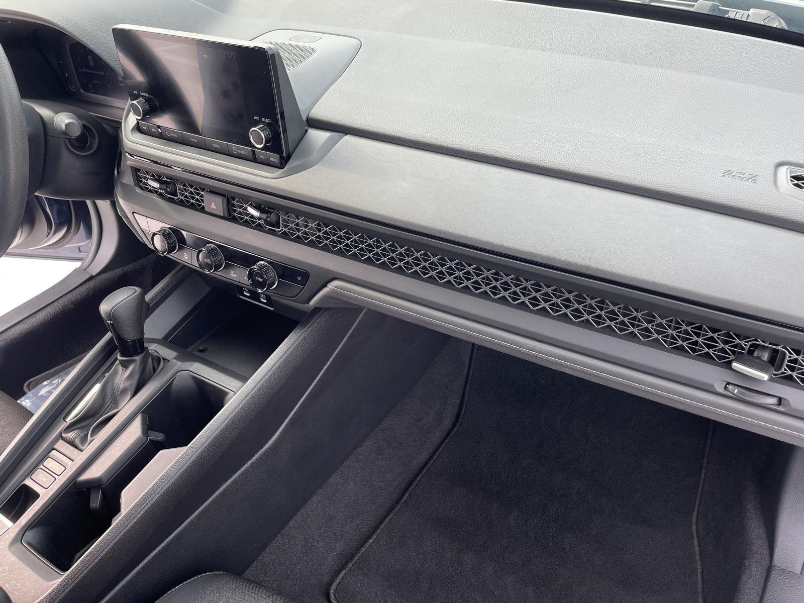Vehicle photo 18