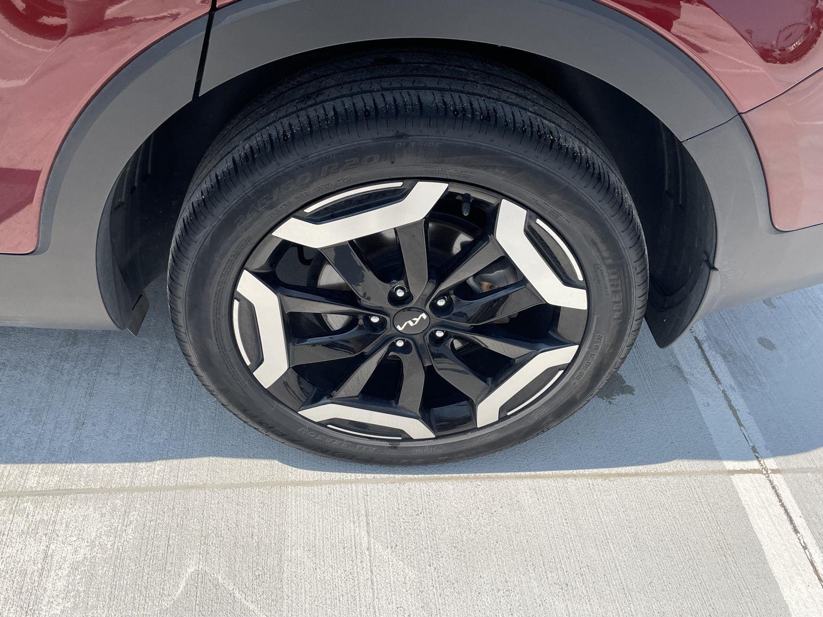 Vehicle photo 10