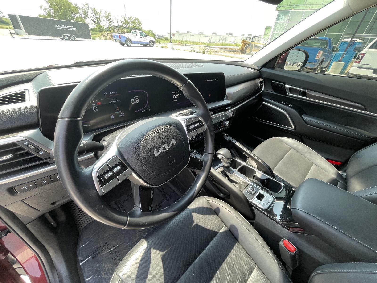 Vehicle photo 13