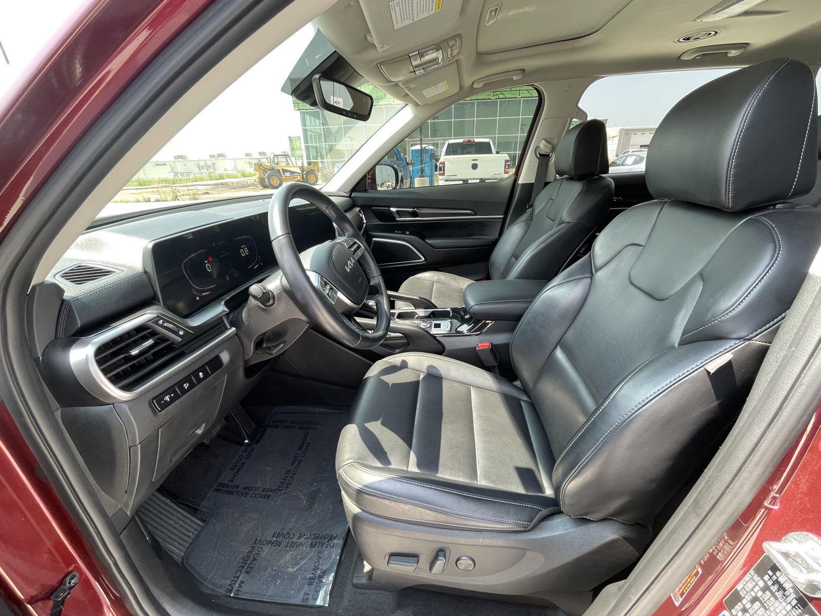 Vehicle photo 14
