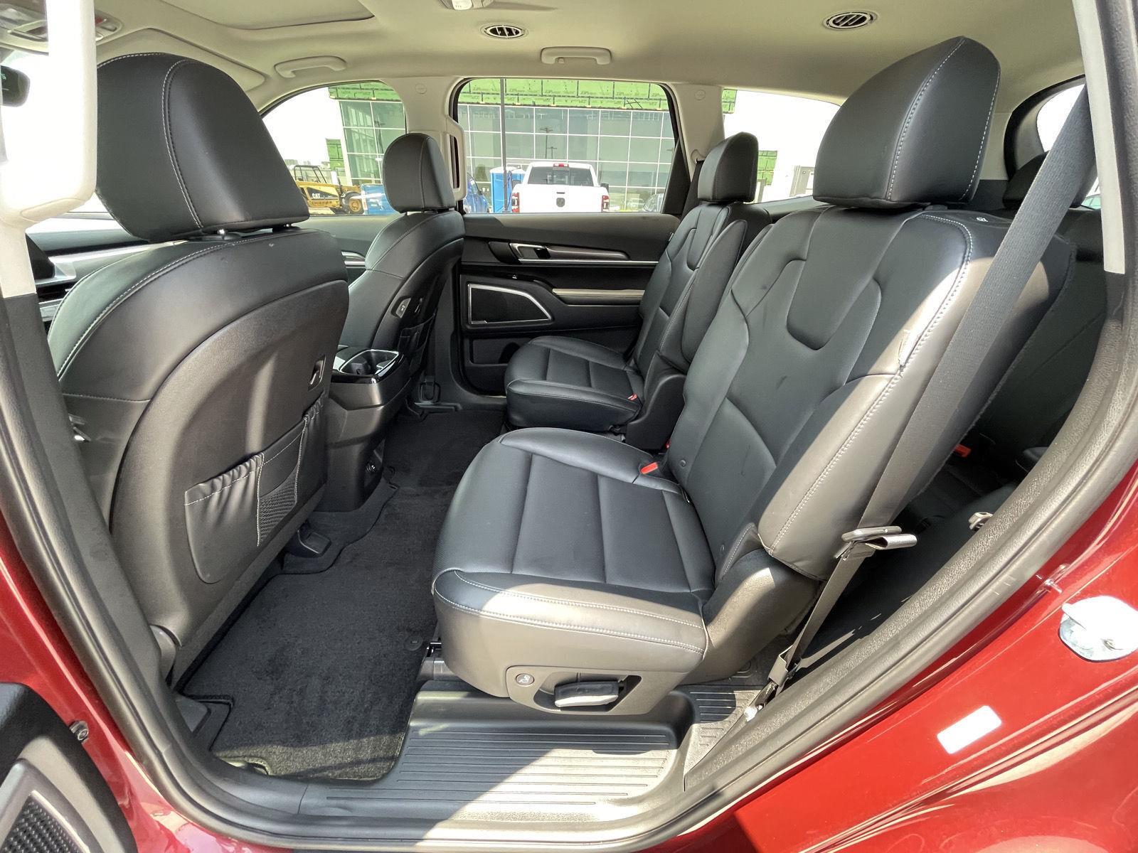 Vehicle photo 15