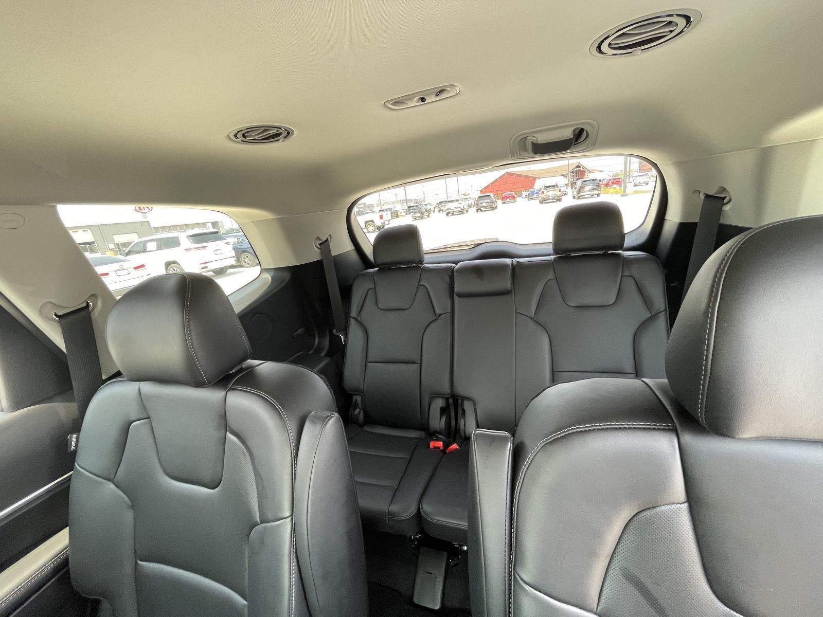Vehicle photo 16