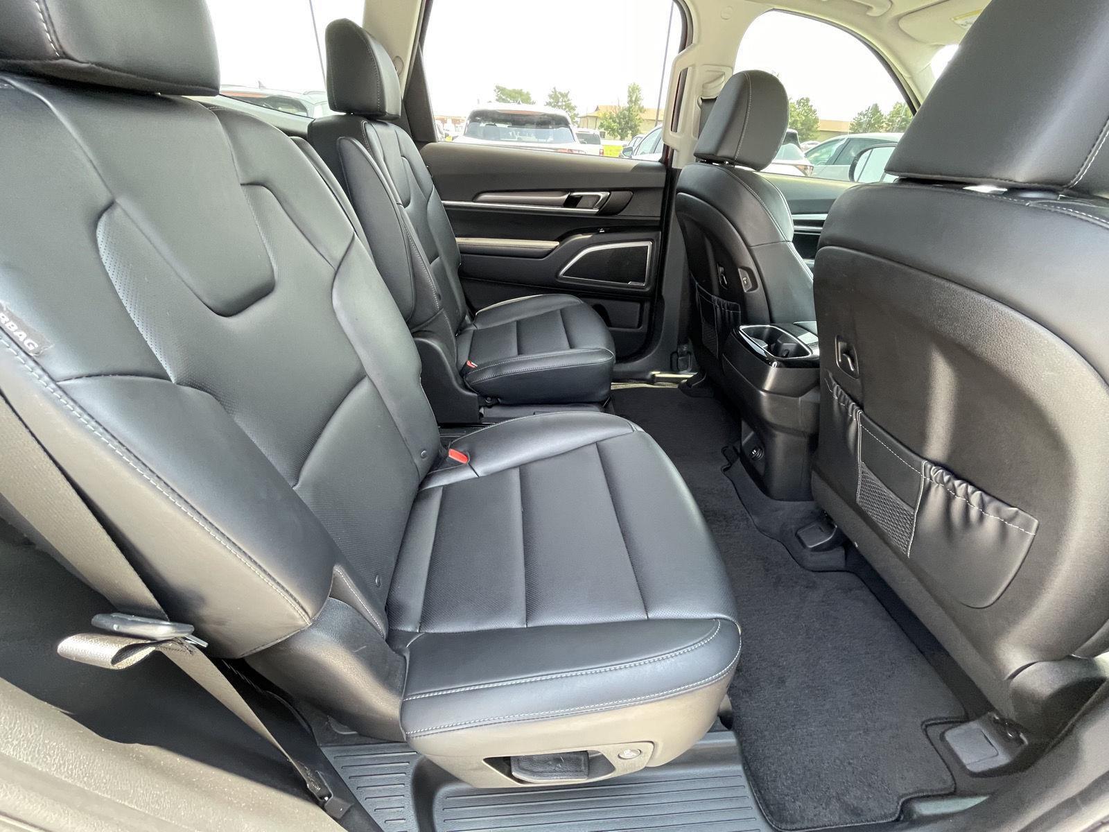 Vehicle photo 18