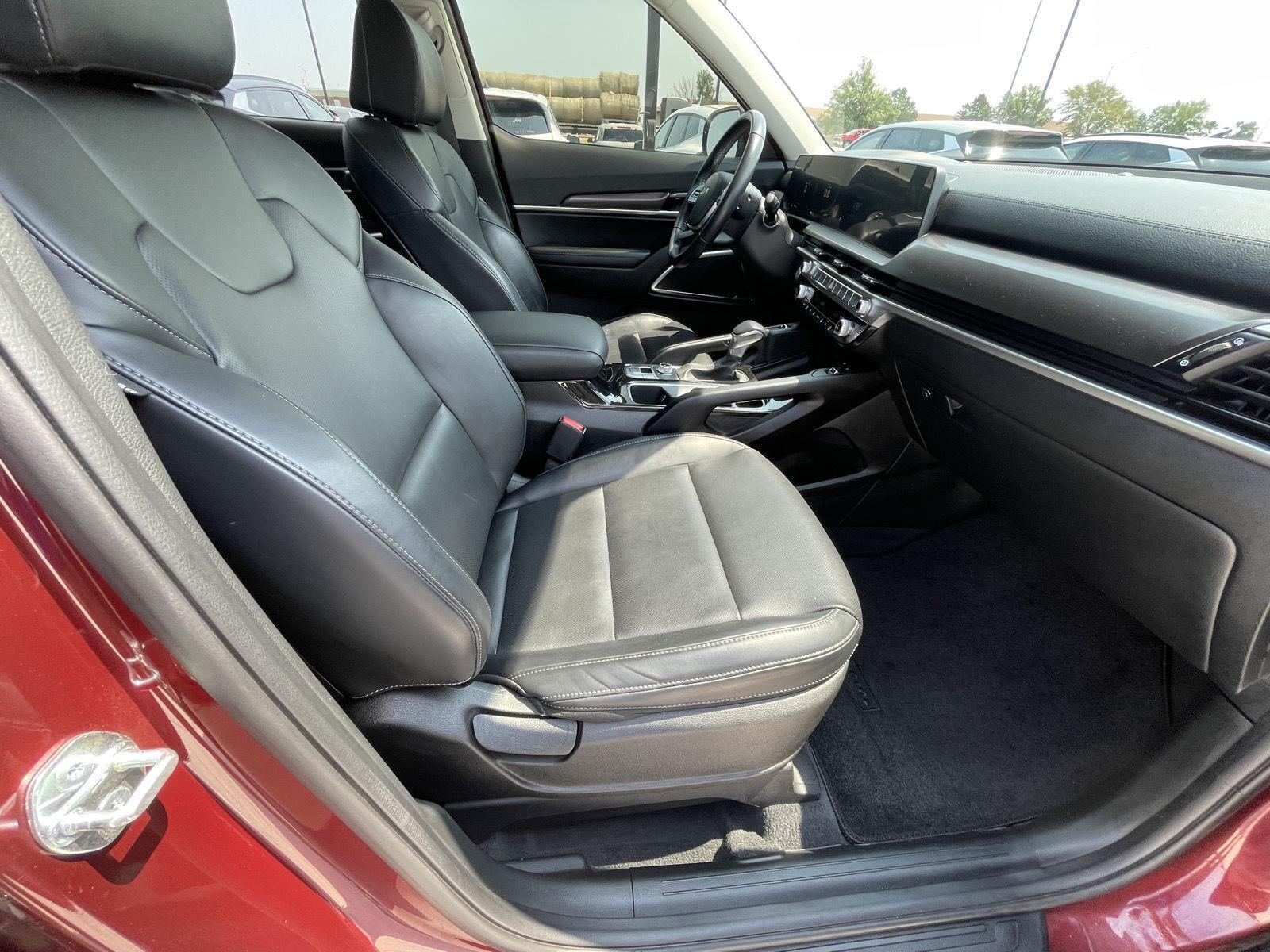 Vehicle photo 19