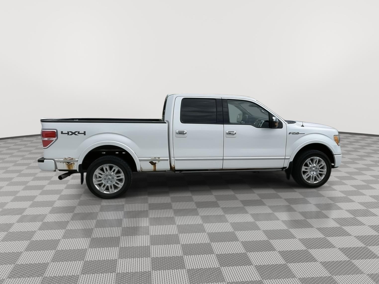 Vehicle photo 7