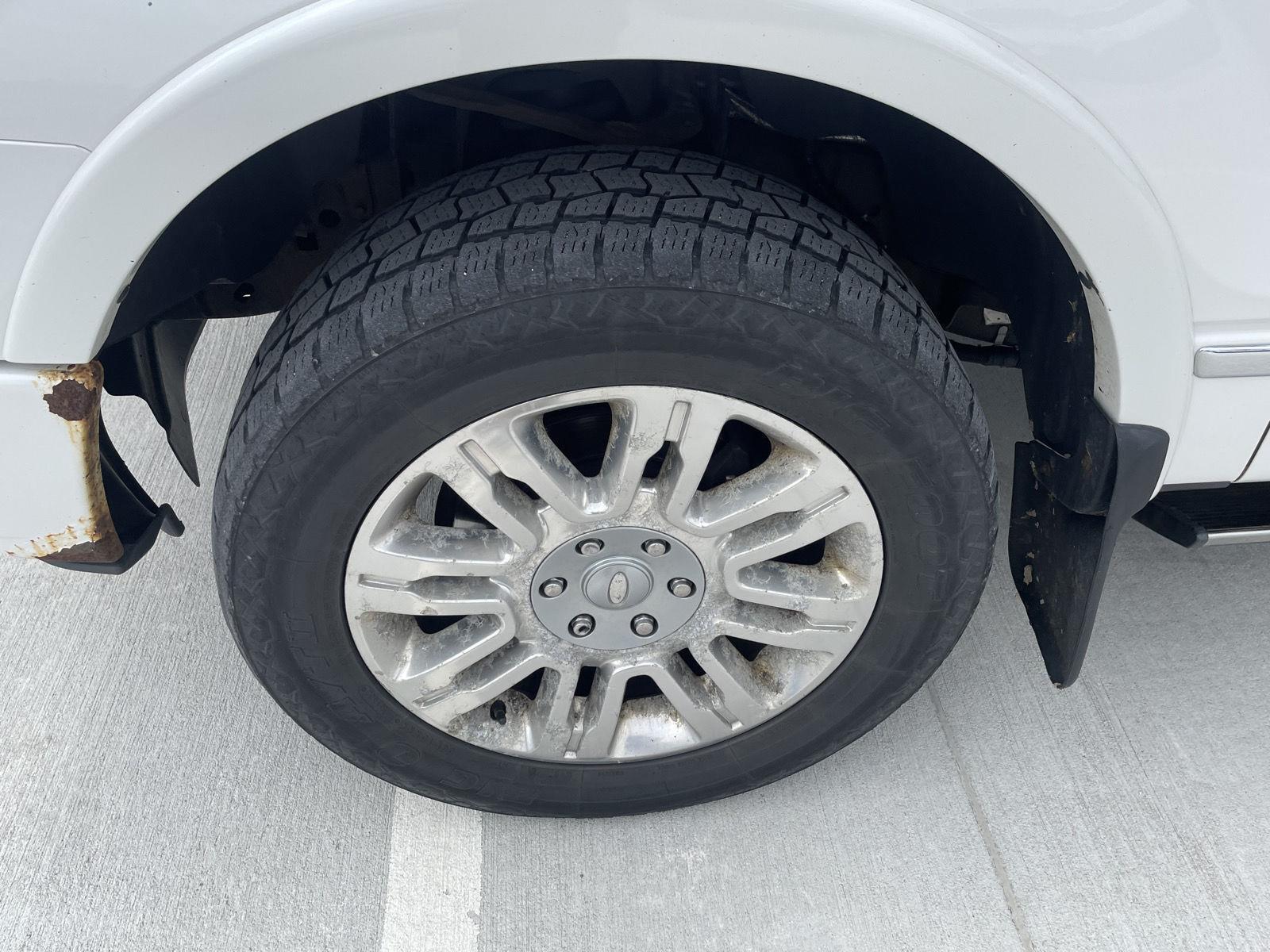 Vehicle photo 10