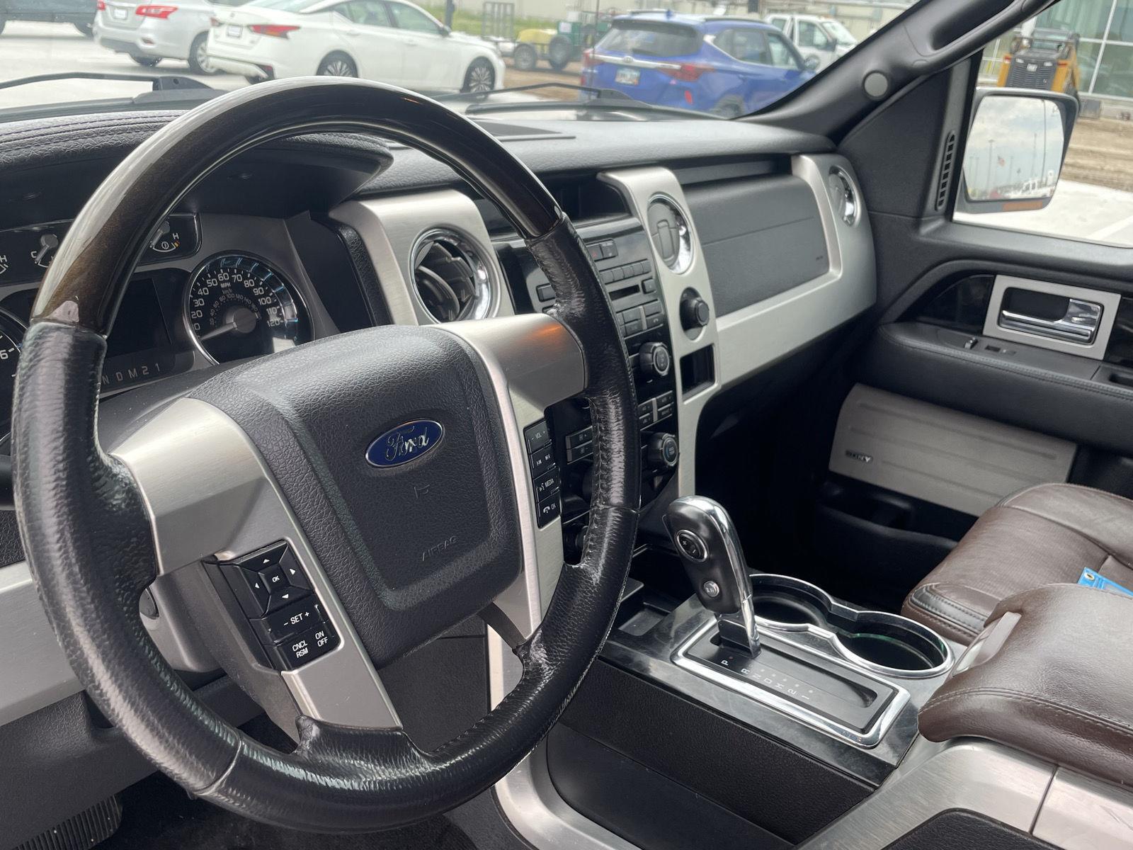 Vehicle photo 14