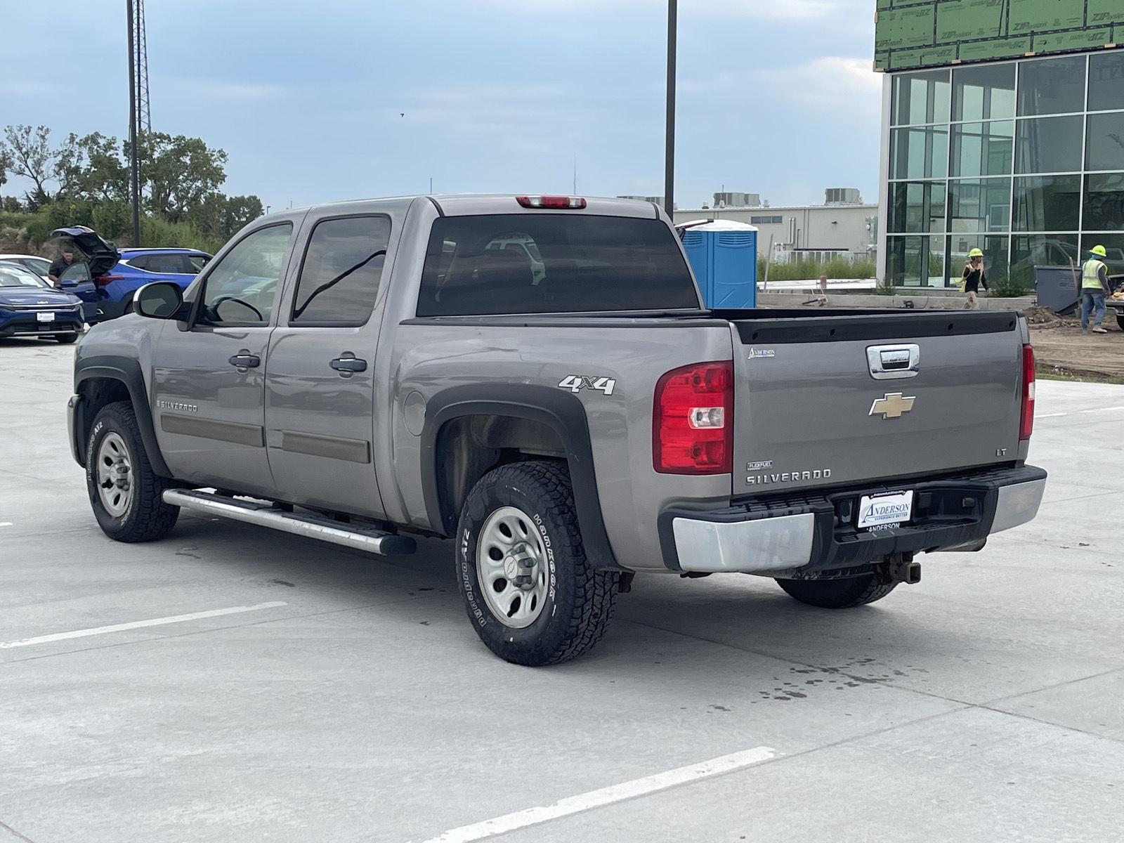 Vehicle photo 4