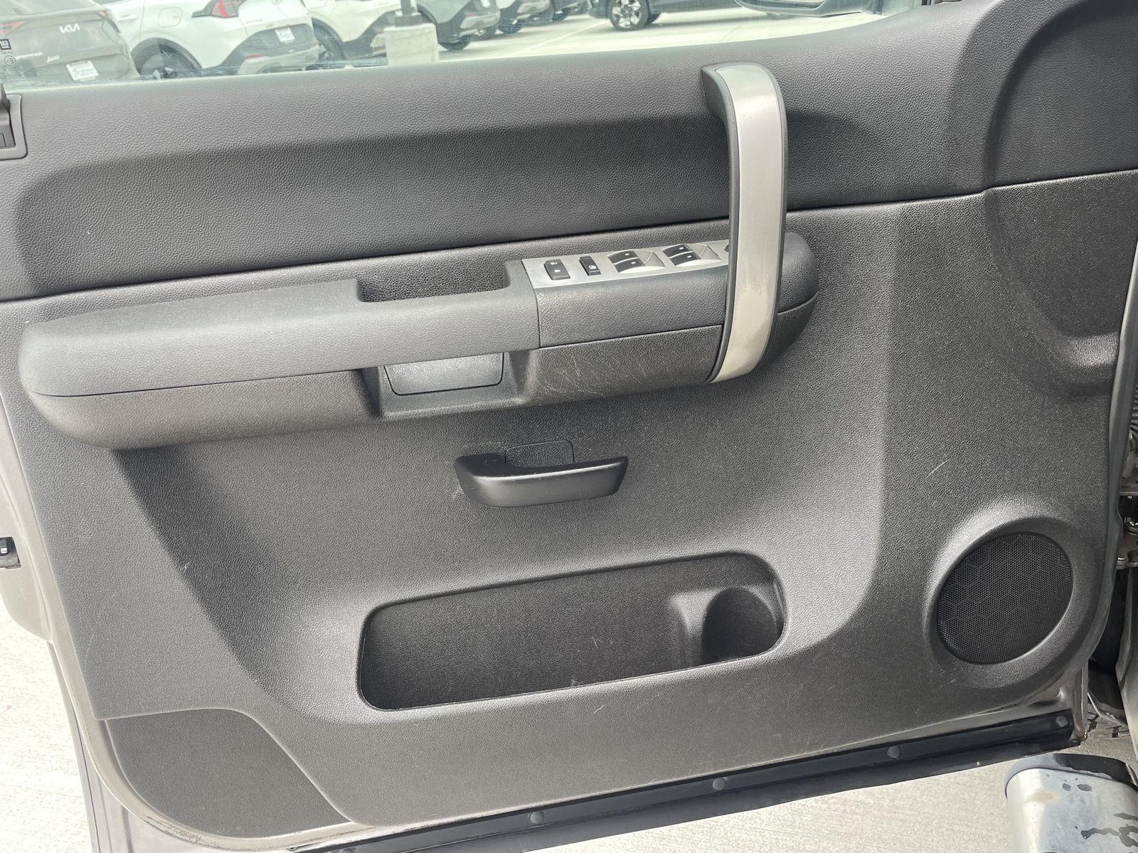 Vehicle photo 12
