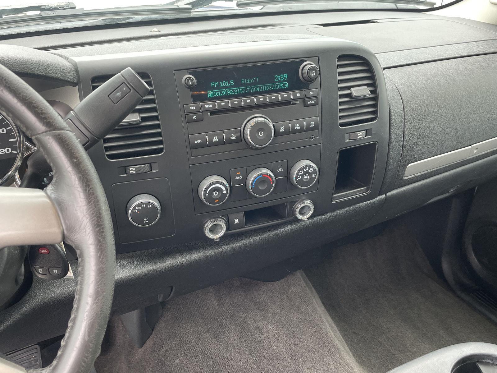 Vehicle photo 14