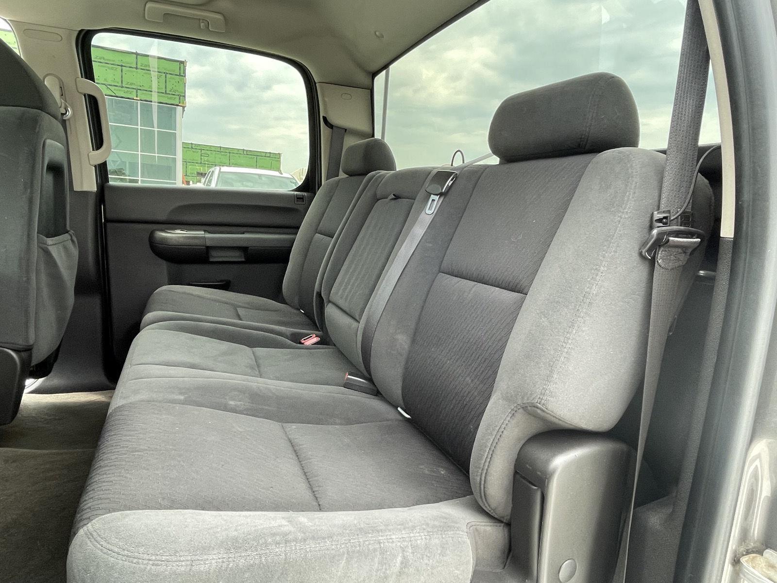 Vehicle photo 17
