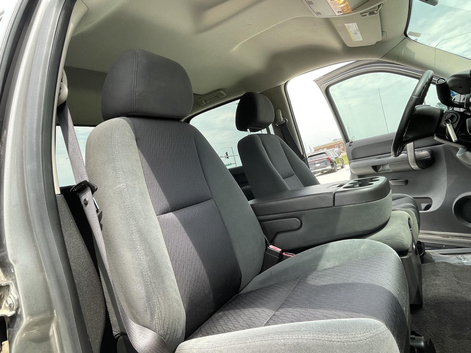 Vehicle photo 19