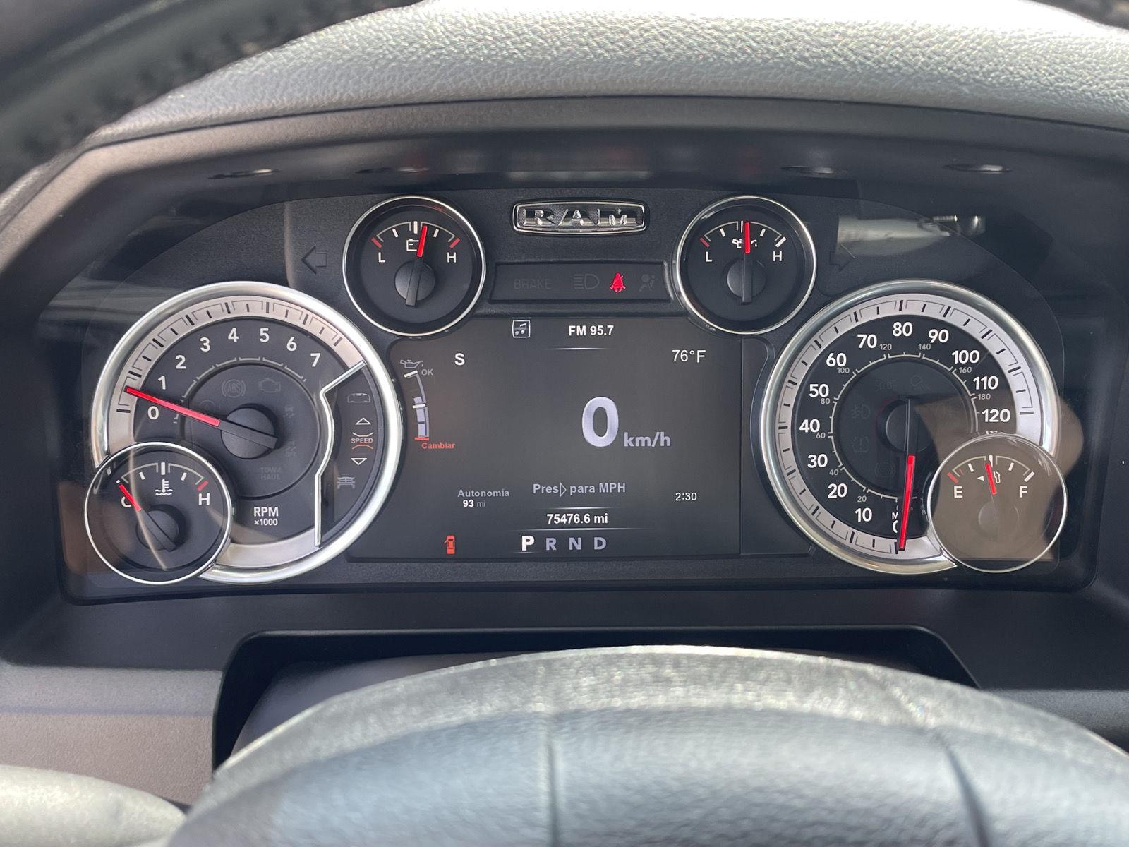 Vehicle photo 3