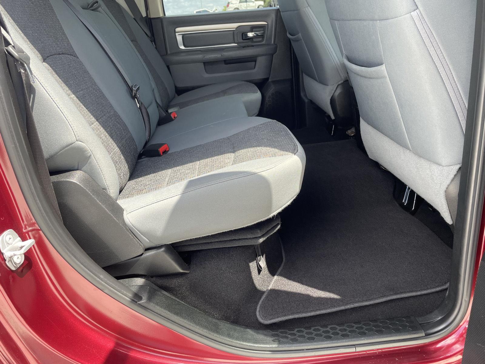 Vehicle photo 17