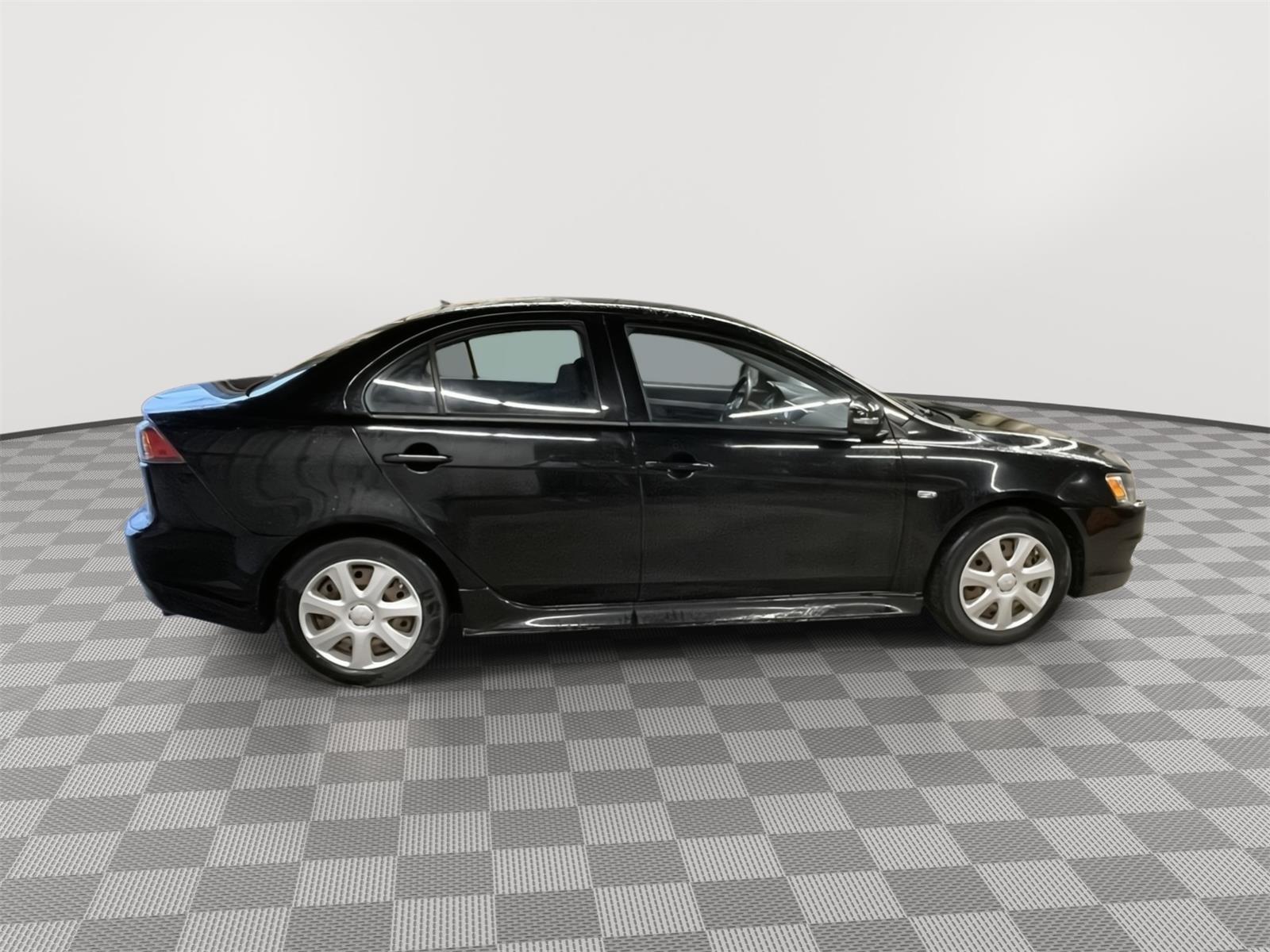 Vehicle photo 7