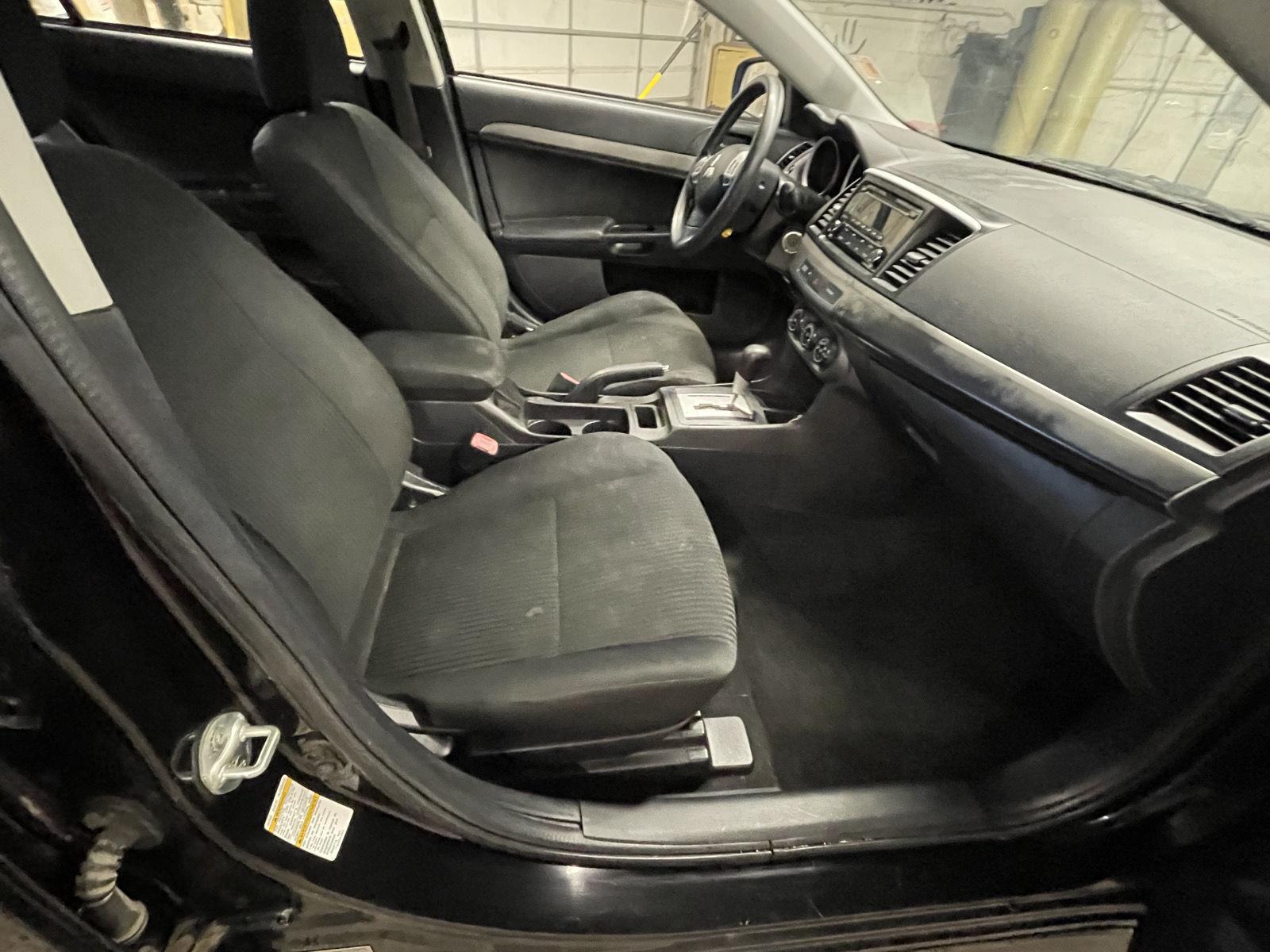 Vehicle photo 17