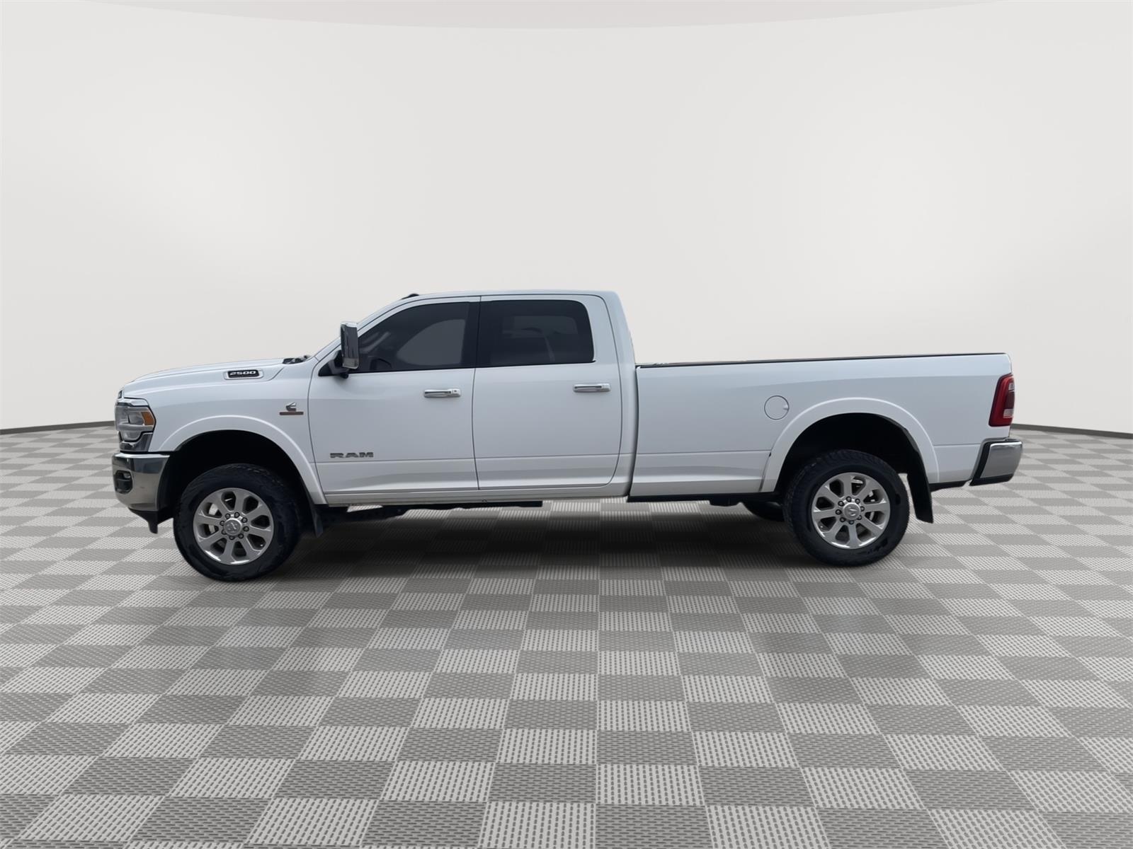 Vehicle photo 2