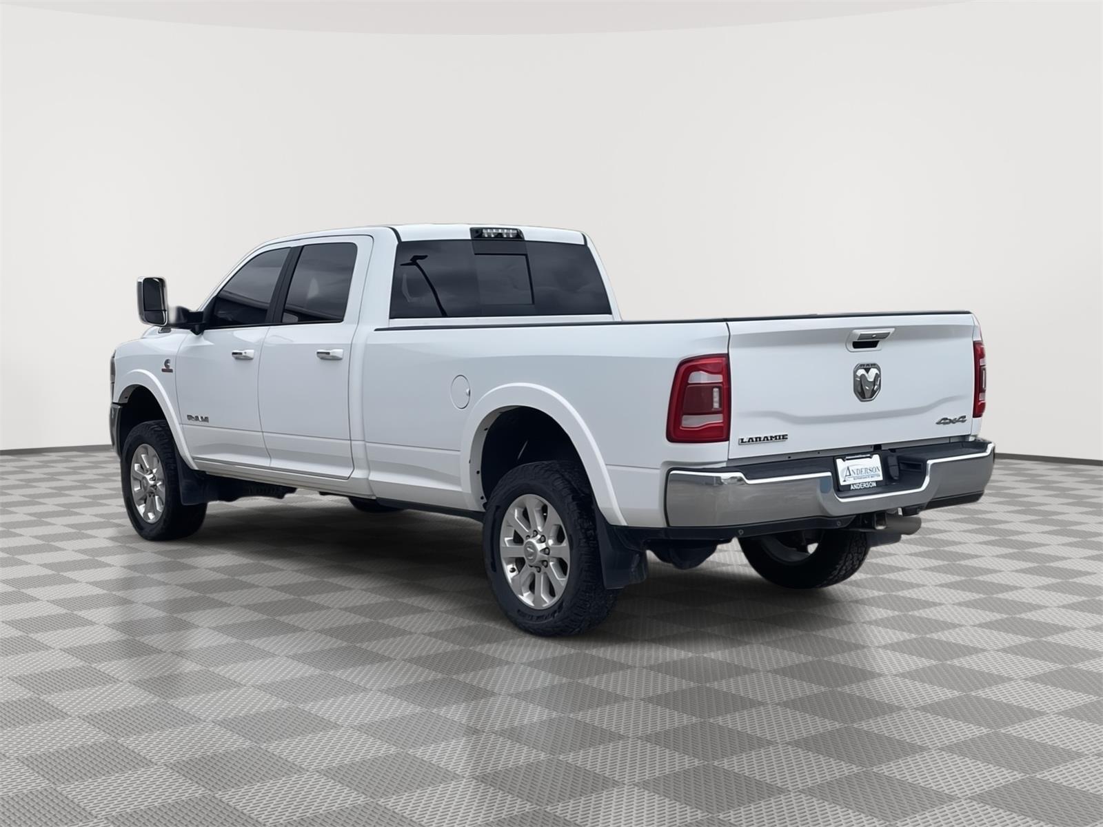 Vehicle photo 4
