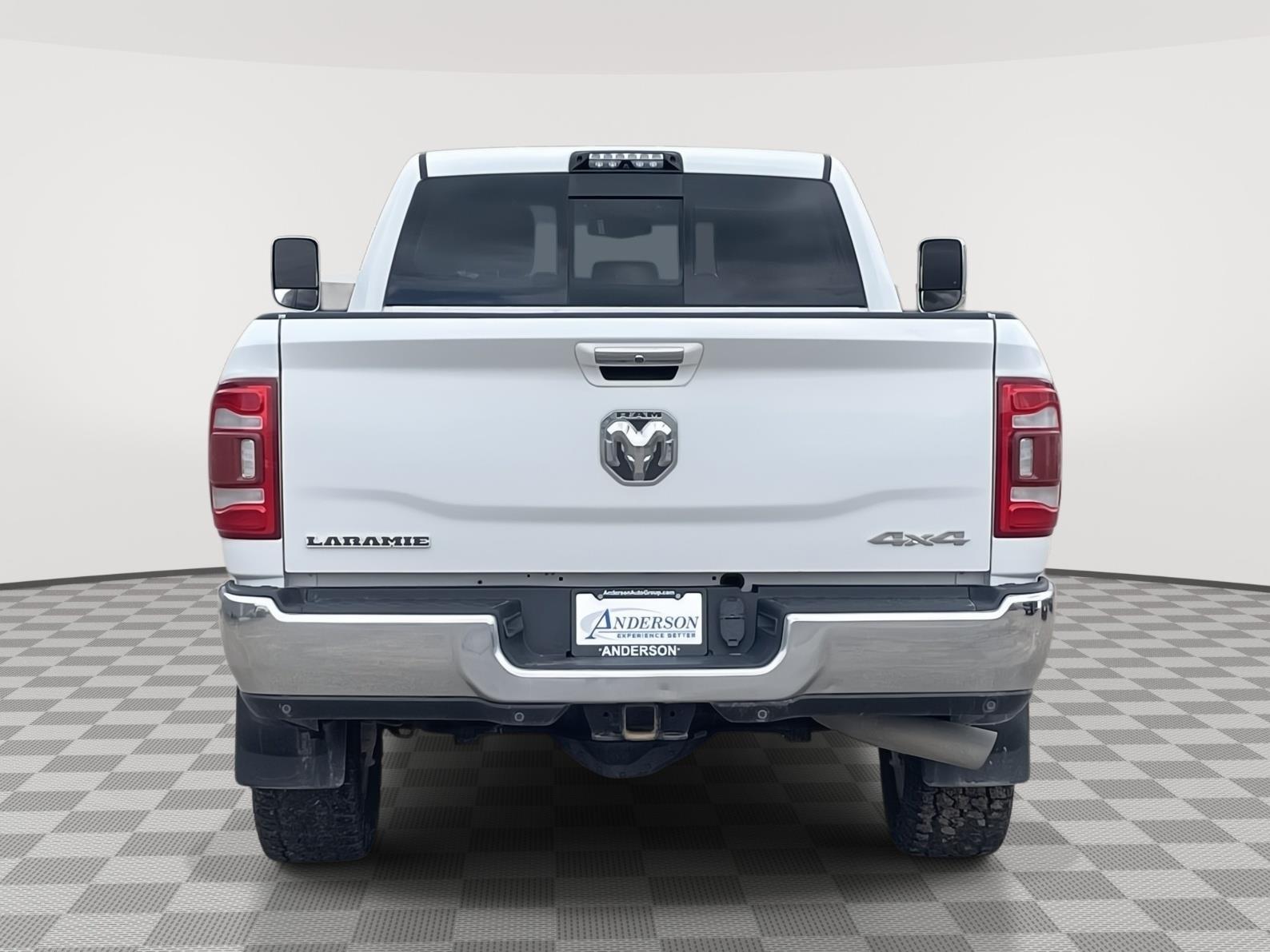 Vehicle photo 5