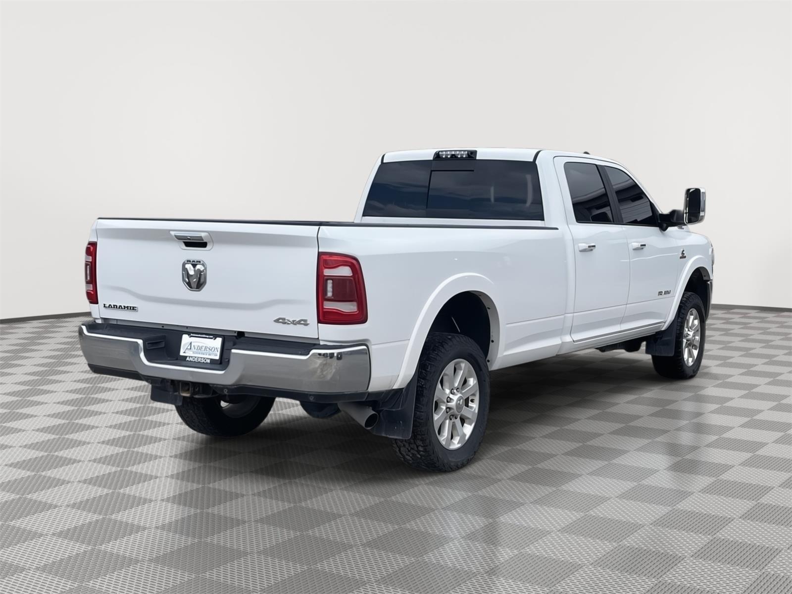Vehicle photo 6
